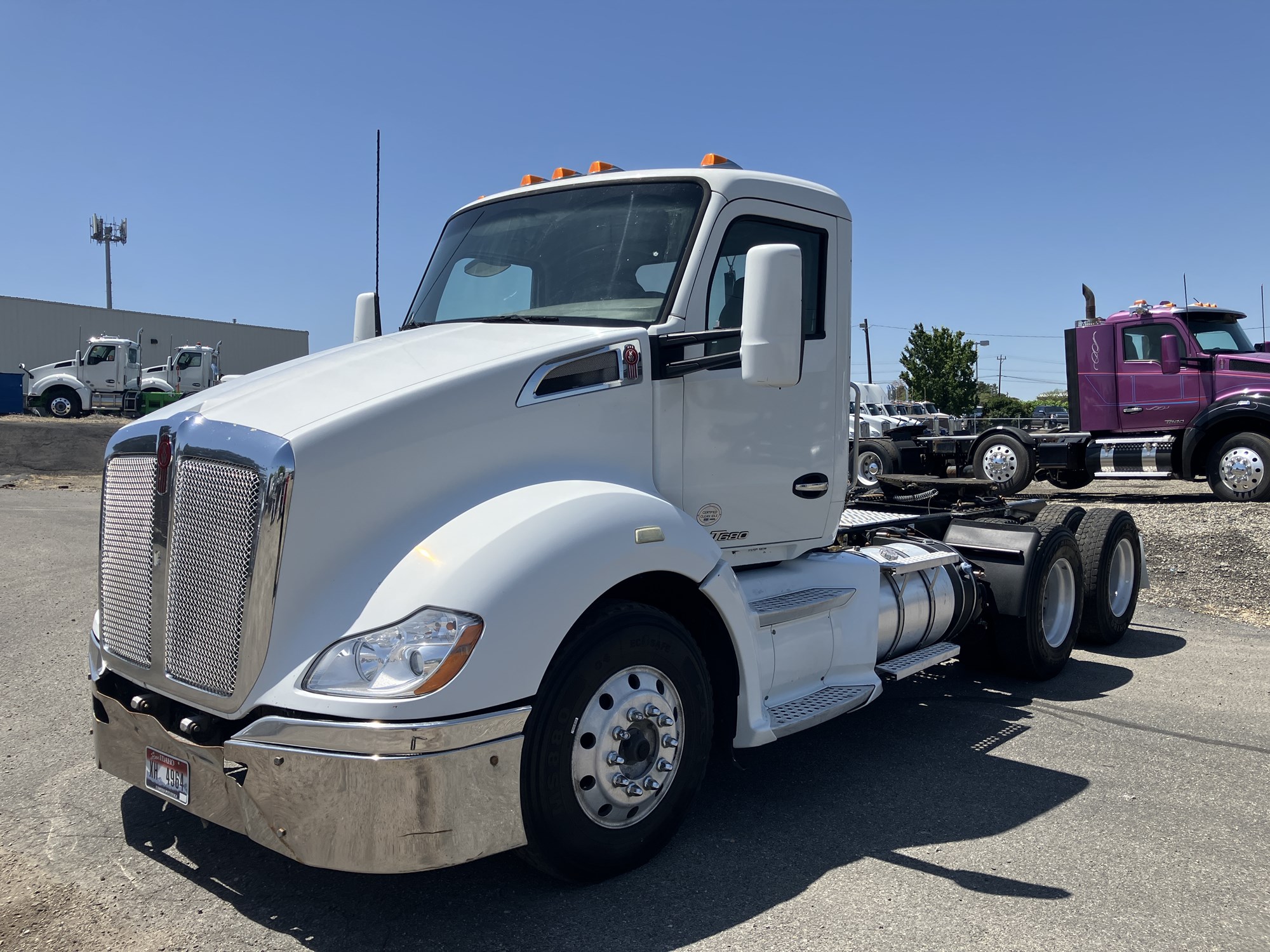 2016 Kenworth T680 - image 1 of 6