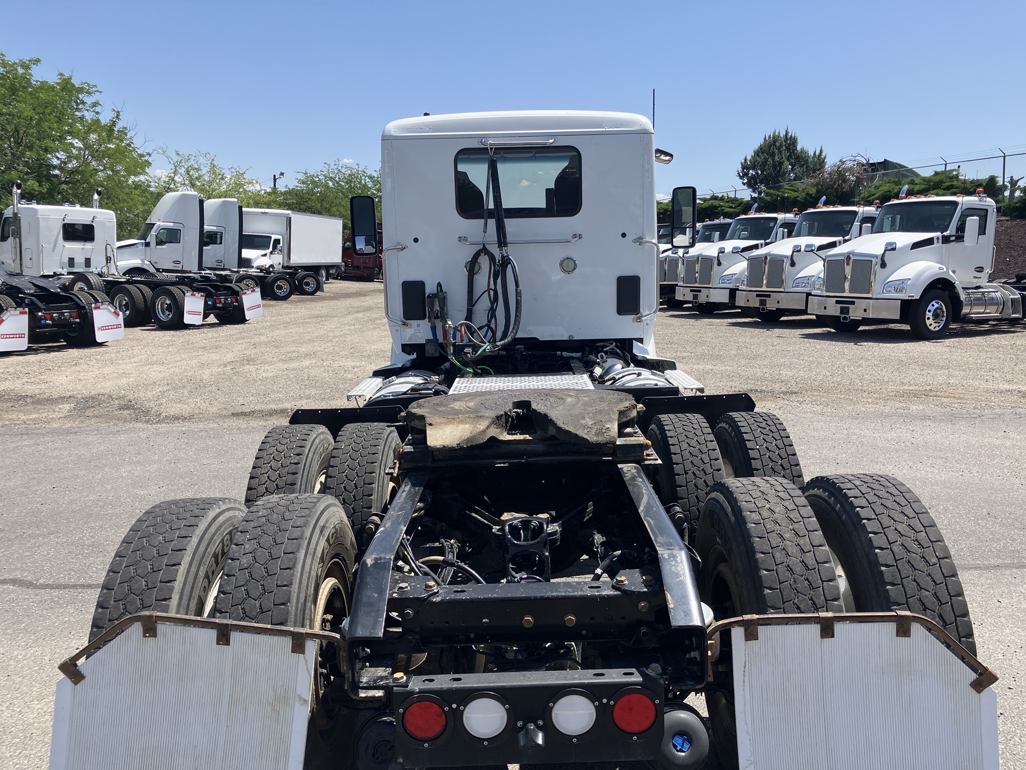 2016 Kenworth T680 - image 4 of 6