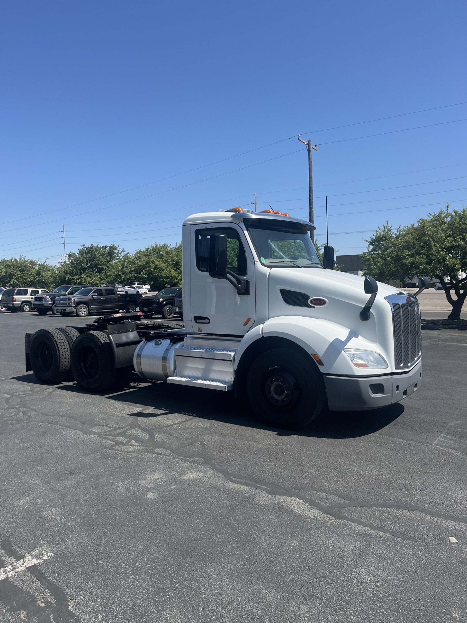 2018 Peterbilt 579 - image 3 of 6
