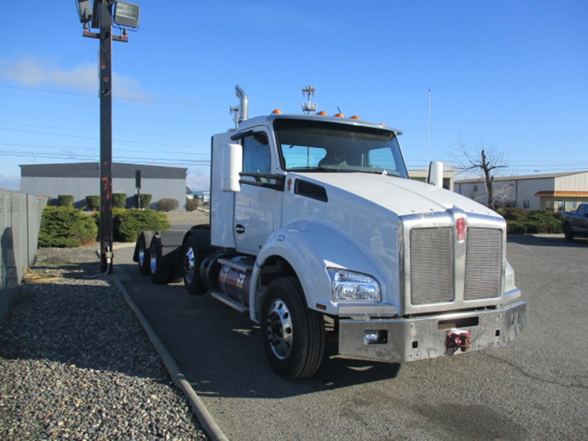 2019 Kenworth T880 - image 2