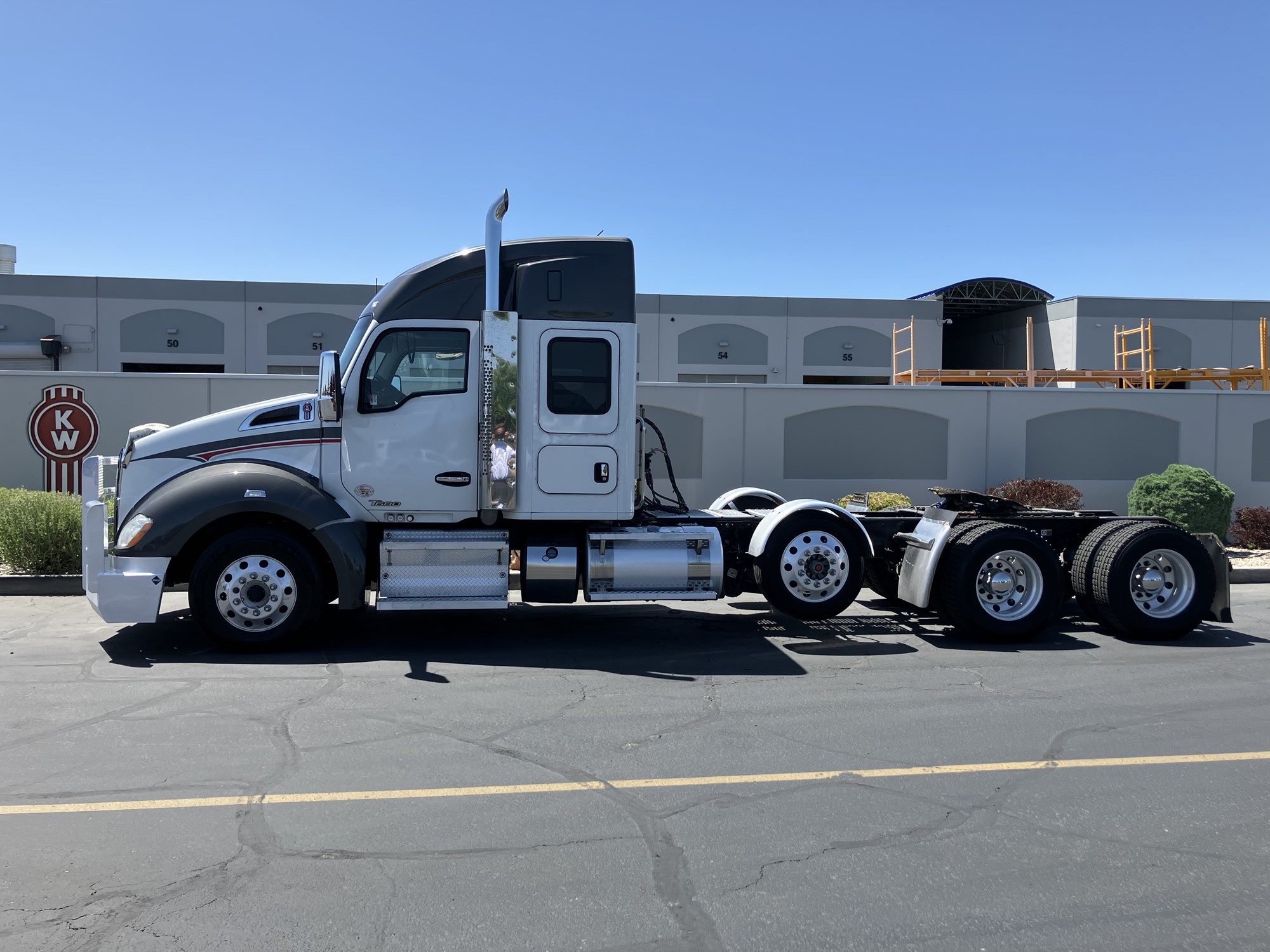 2020 Kenworth T680 - image 1 of 6
