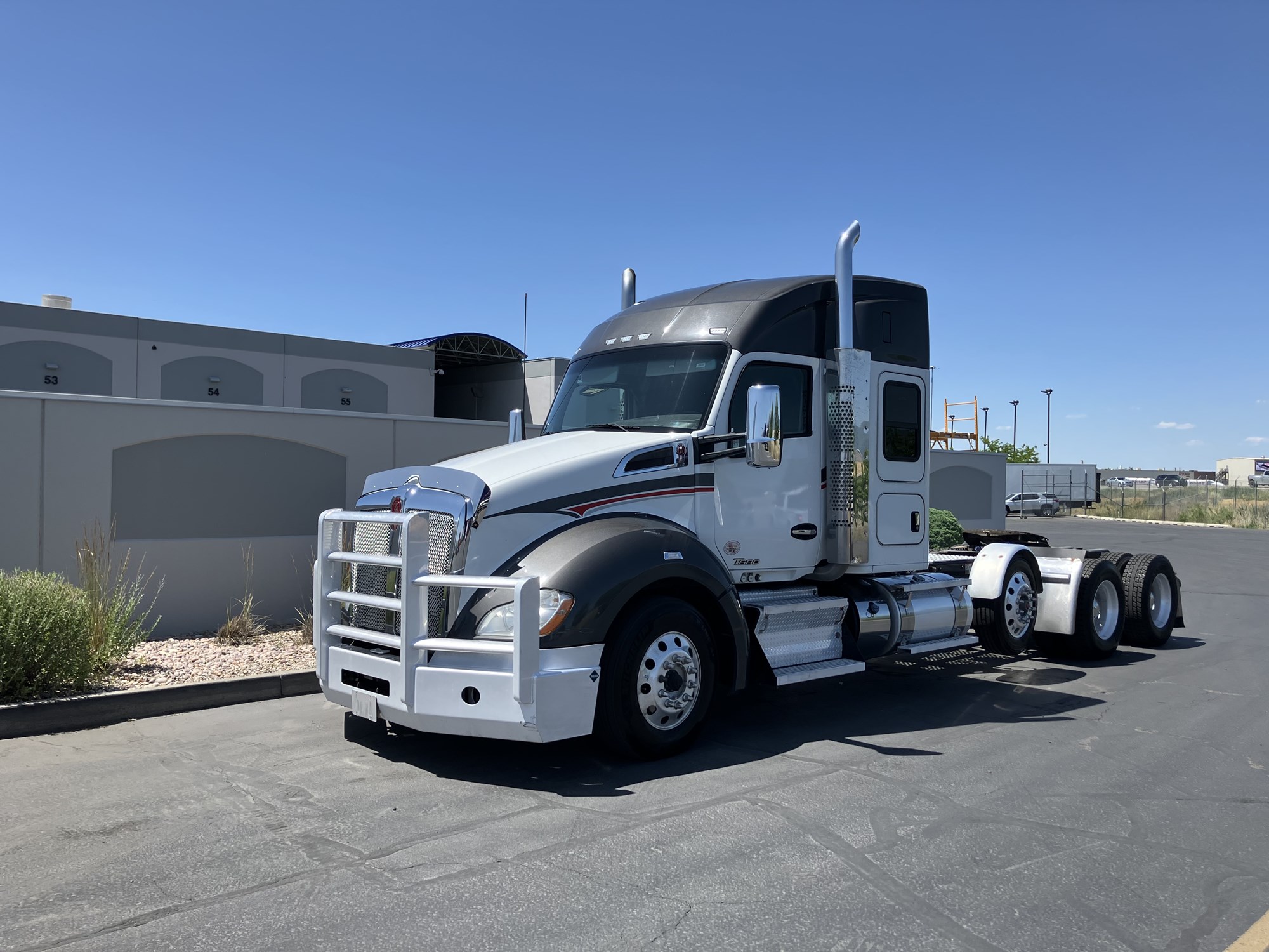 2020 Kenworth T680 - image 2 of 6
