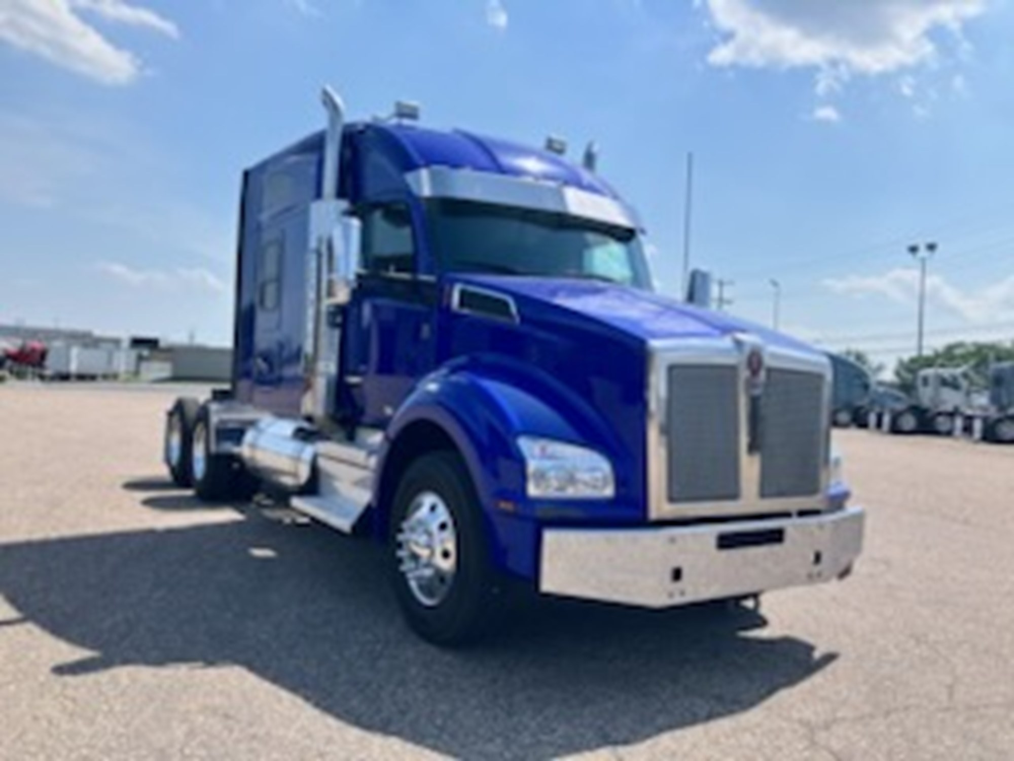 2020 Kenworth T880 - image 3 of 6
