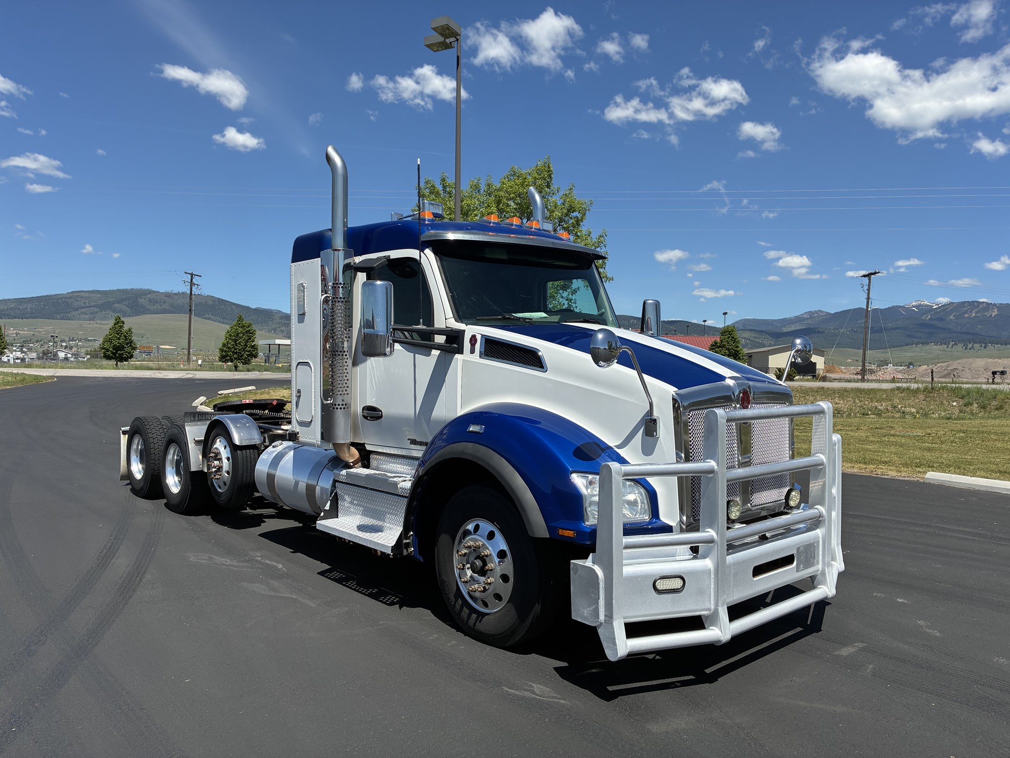 2020 Kenworth T880 - image 3 of 6