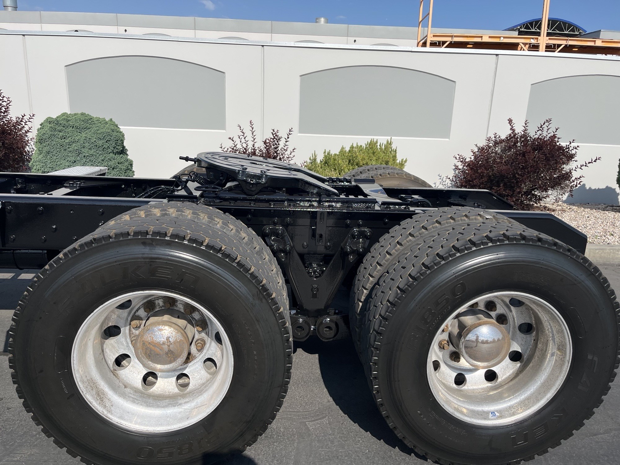 2021 Kenworth T880 - image 4 of 6