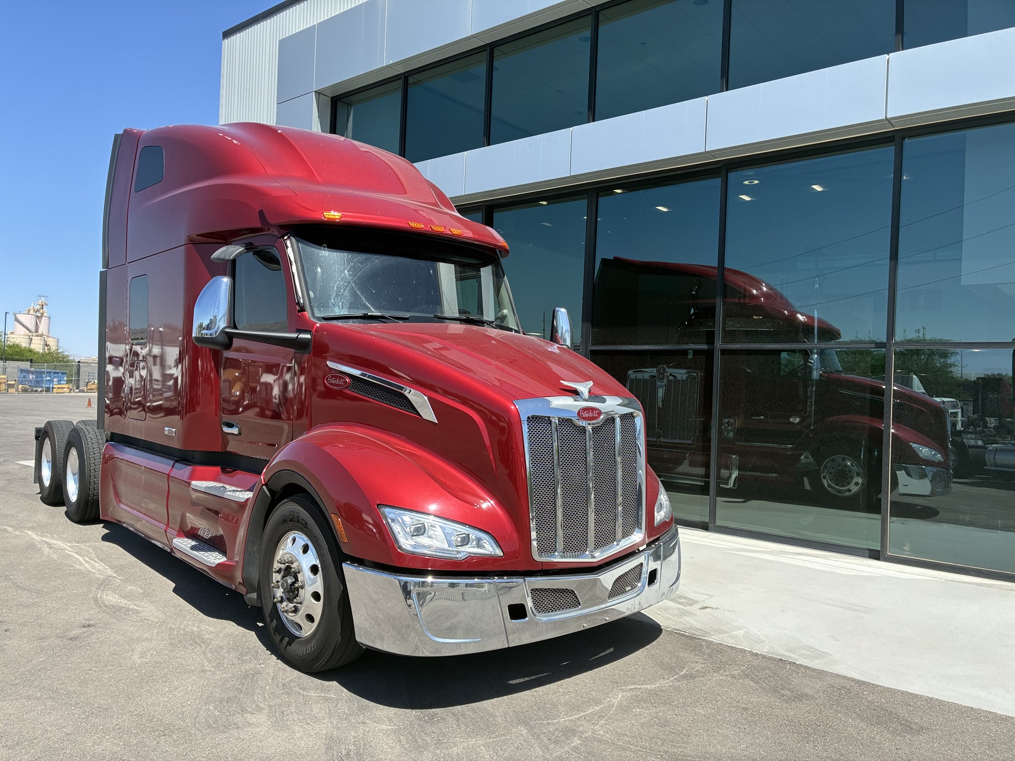 2023 Peterbilt 579 - image 1 of 6