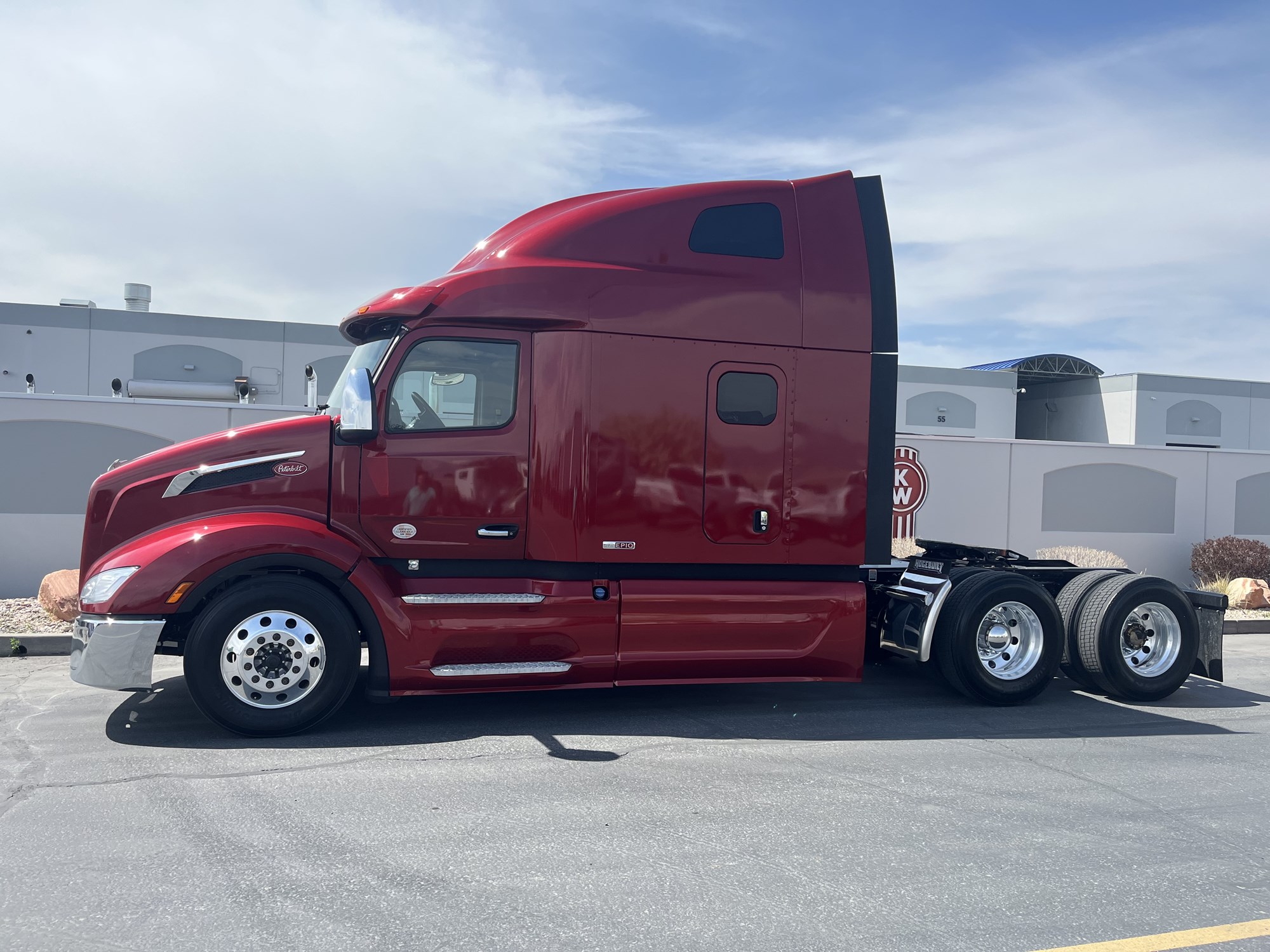 2023 Peterbilt 579 - image 3 of 6