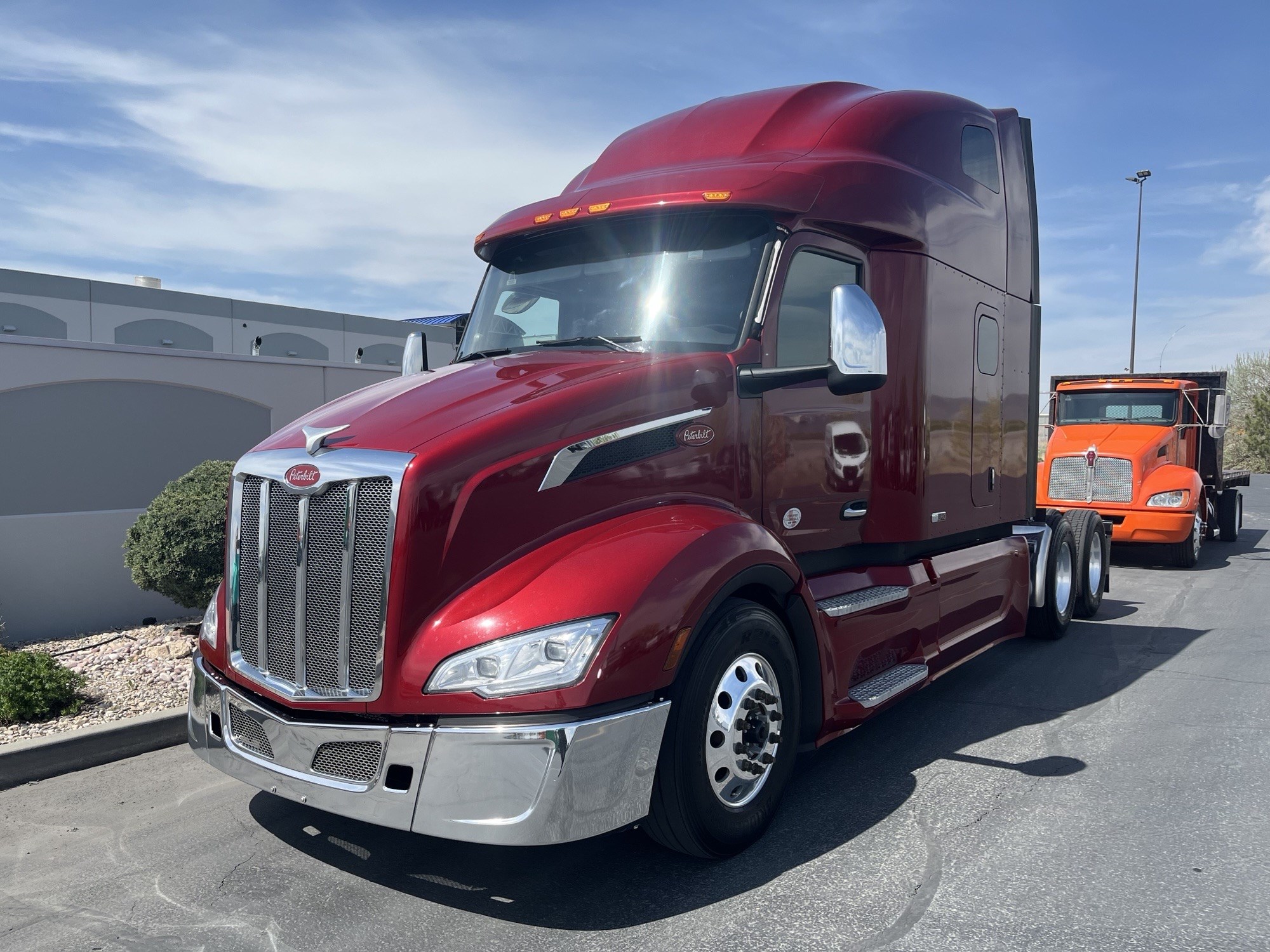 2023 Peterbilt 579 - image 4 of 6