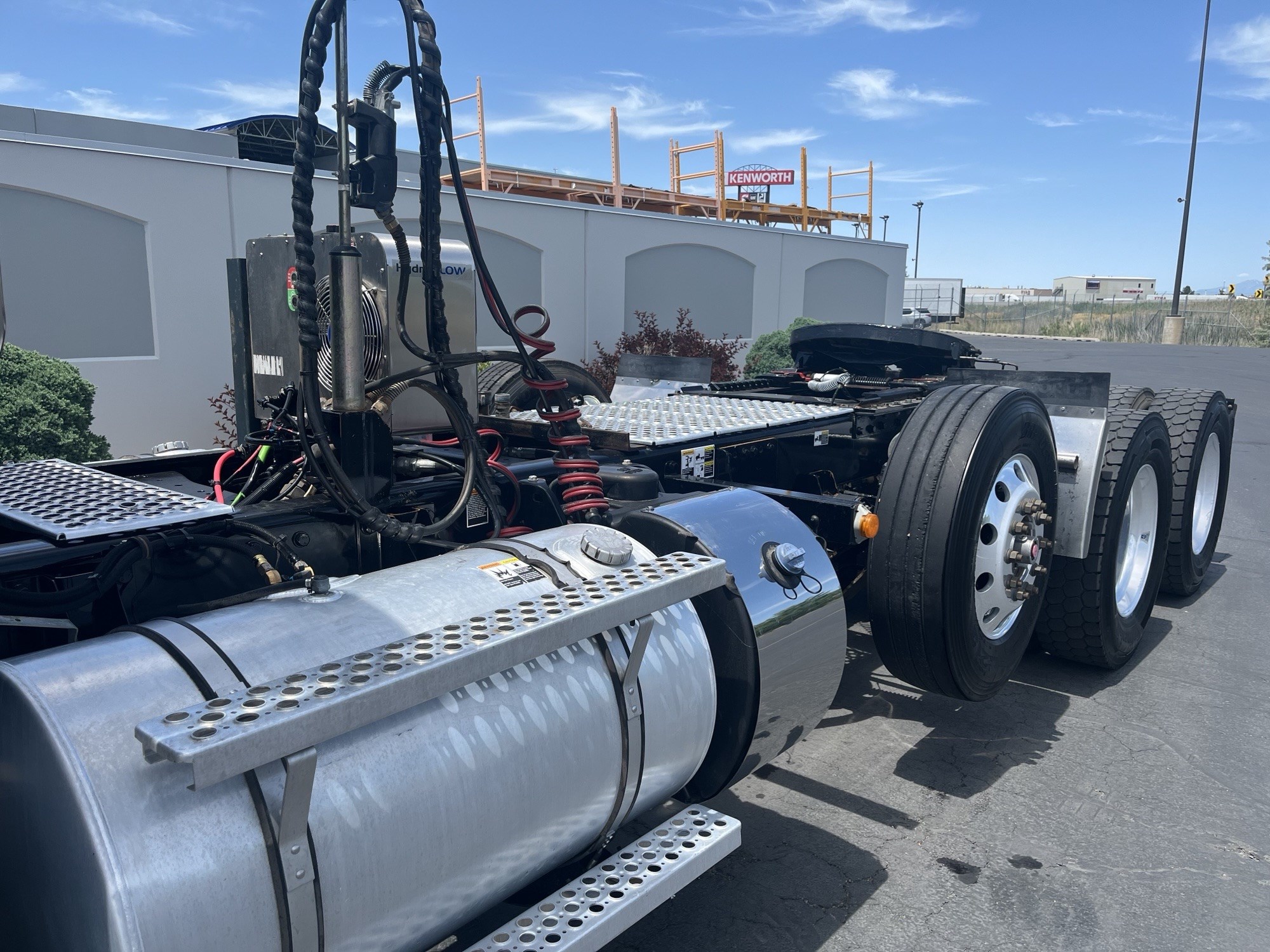 2024 Kenworth T880 - image 5 of 6