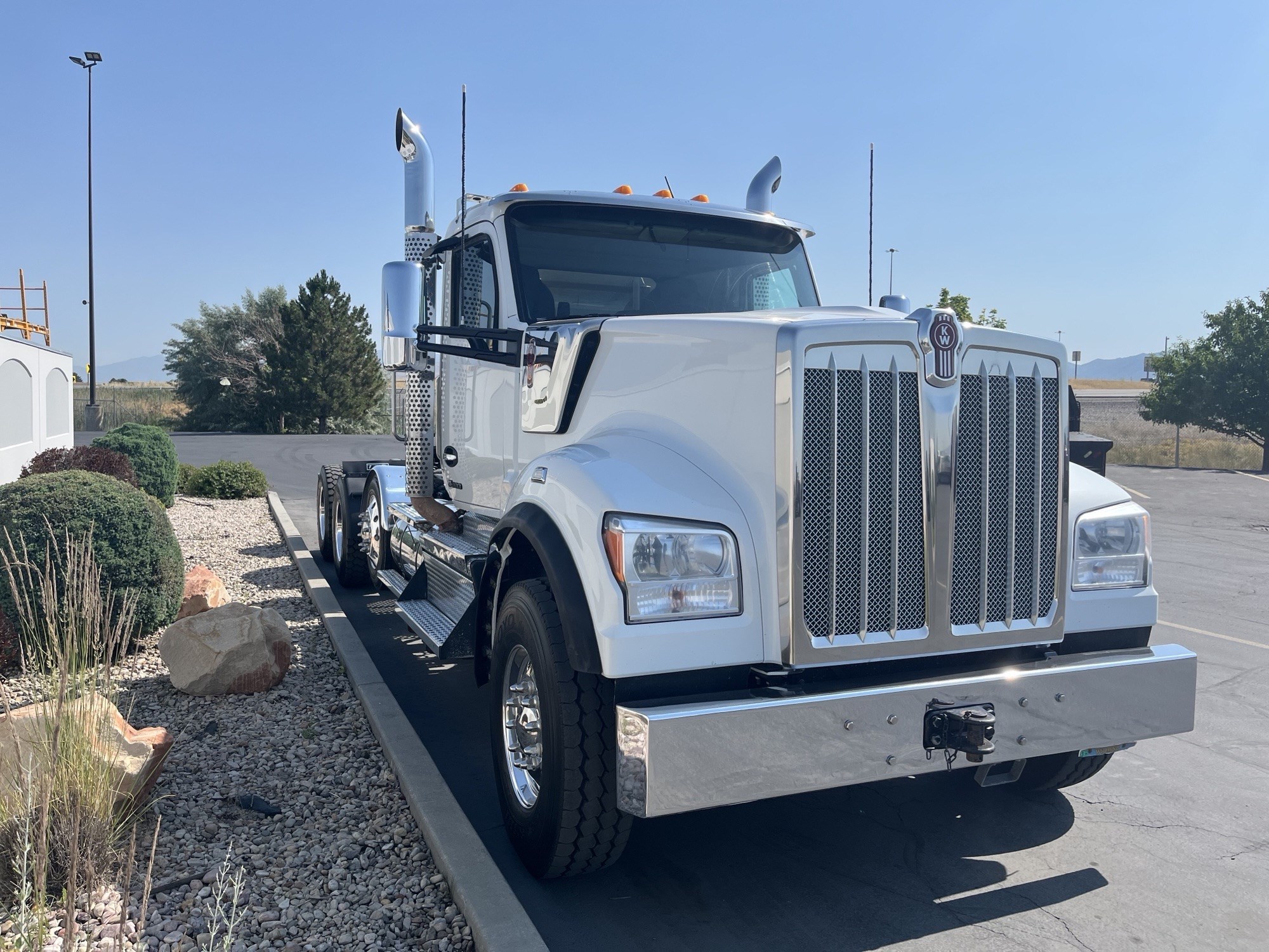 2024 Kenworth W990 - image 4 of 6