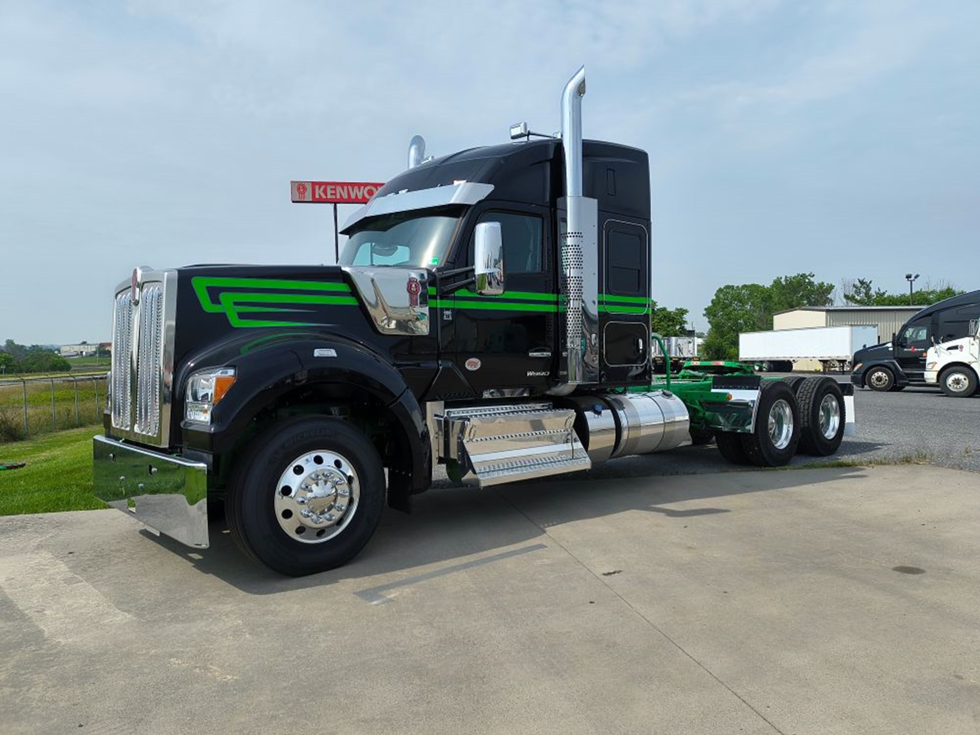 2025 Kenworth W990 - image 1 of 6