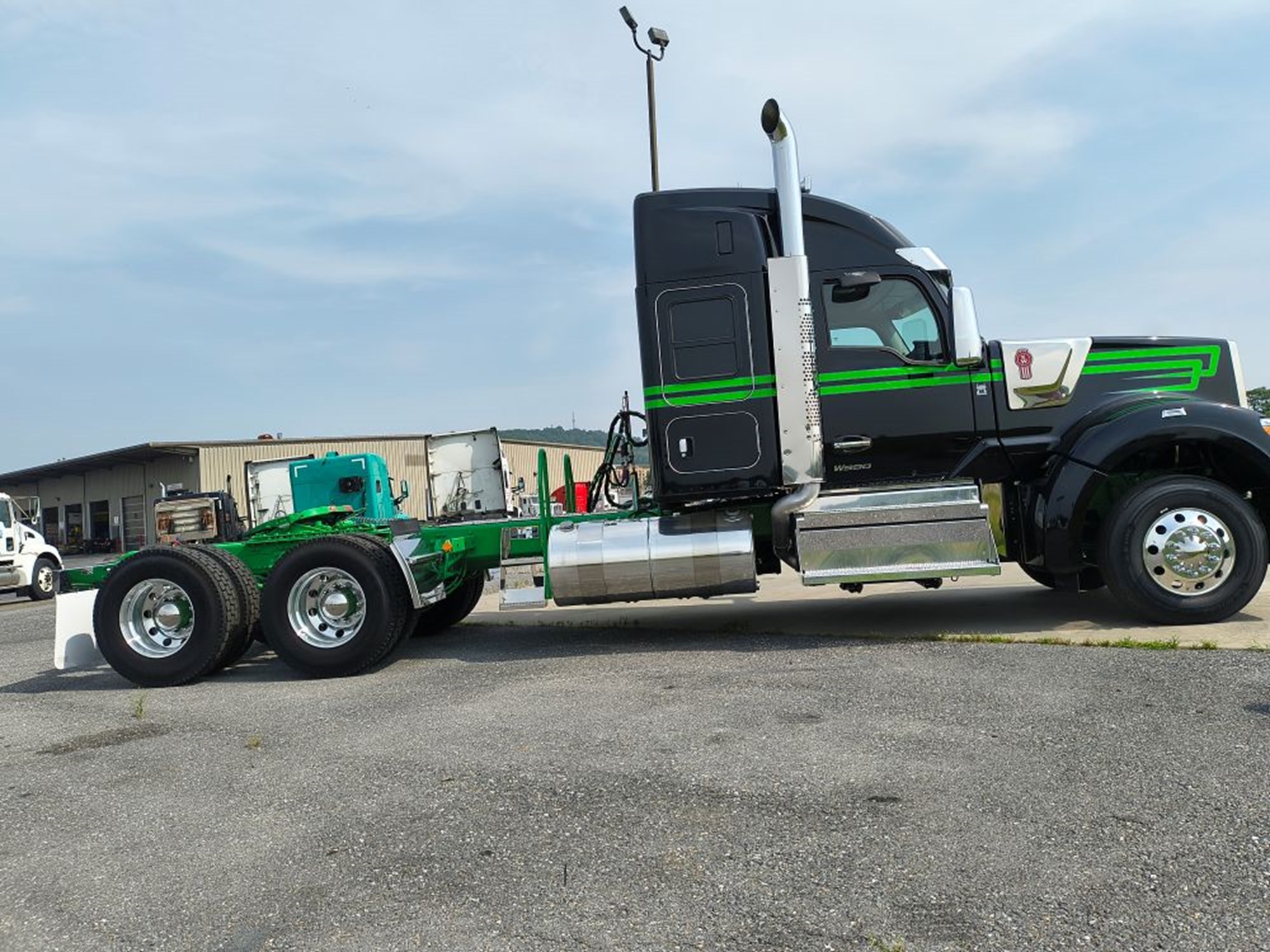 2025 Kenworth W990 - image 6 of 6