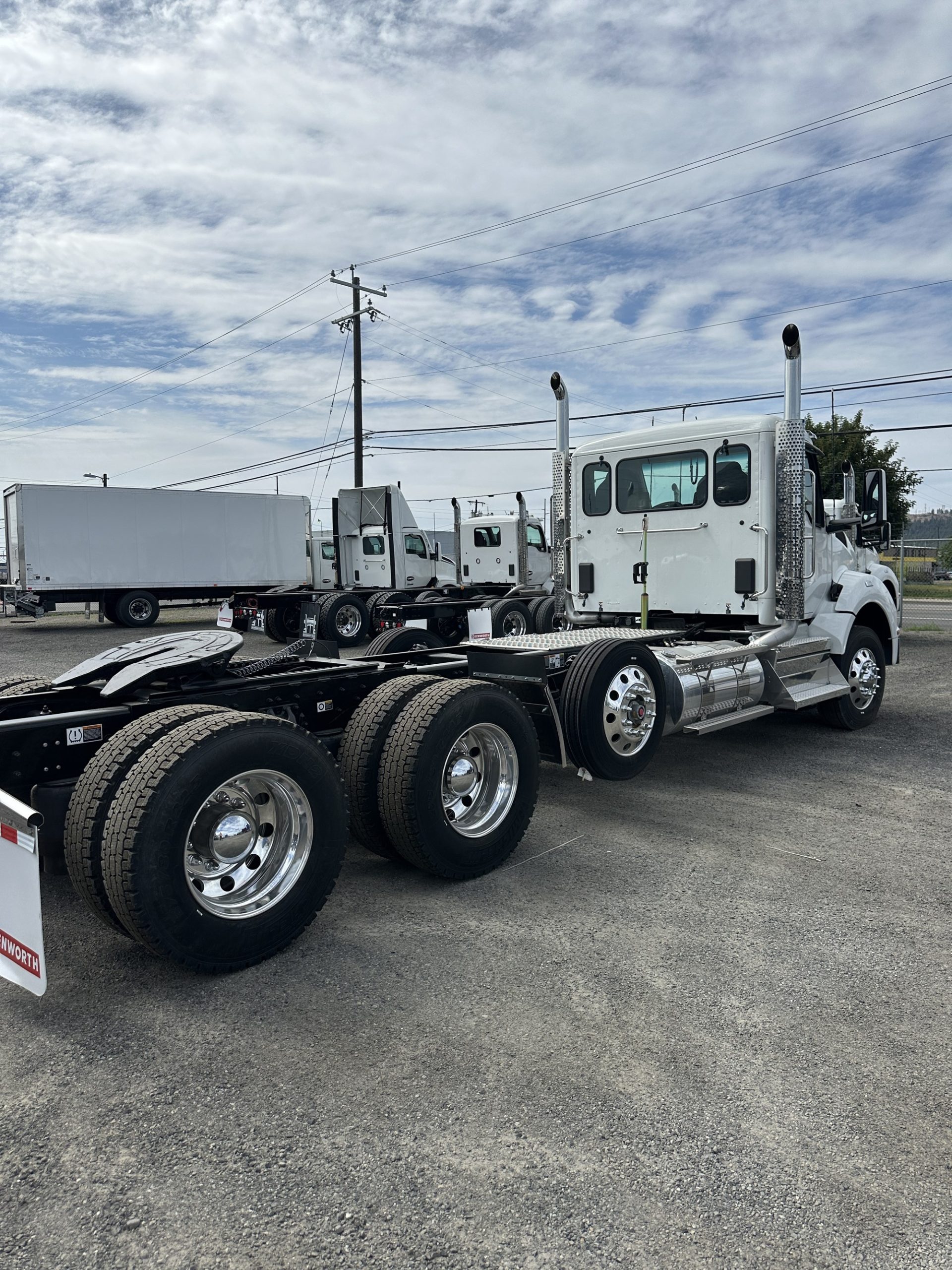 2025 Kenworth T880 2025 Kenworth T880 - image 3 of 6