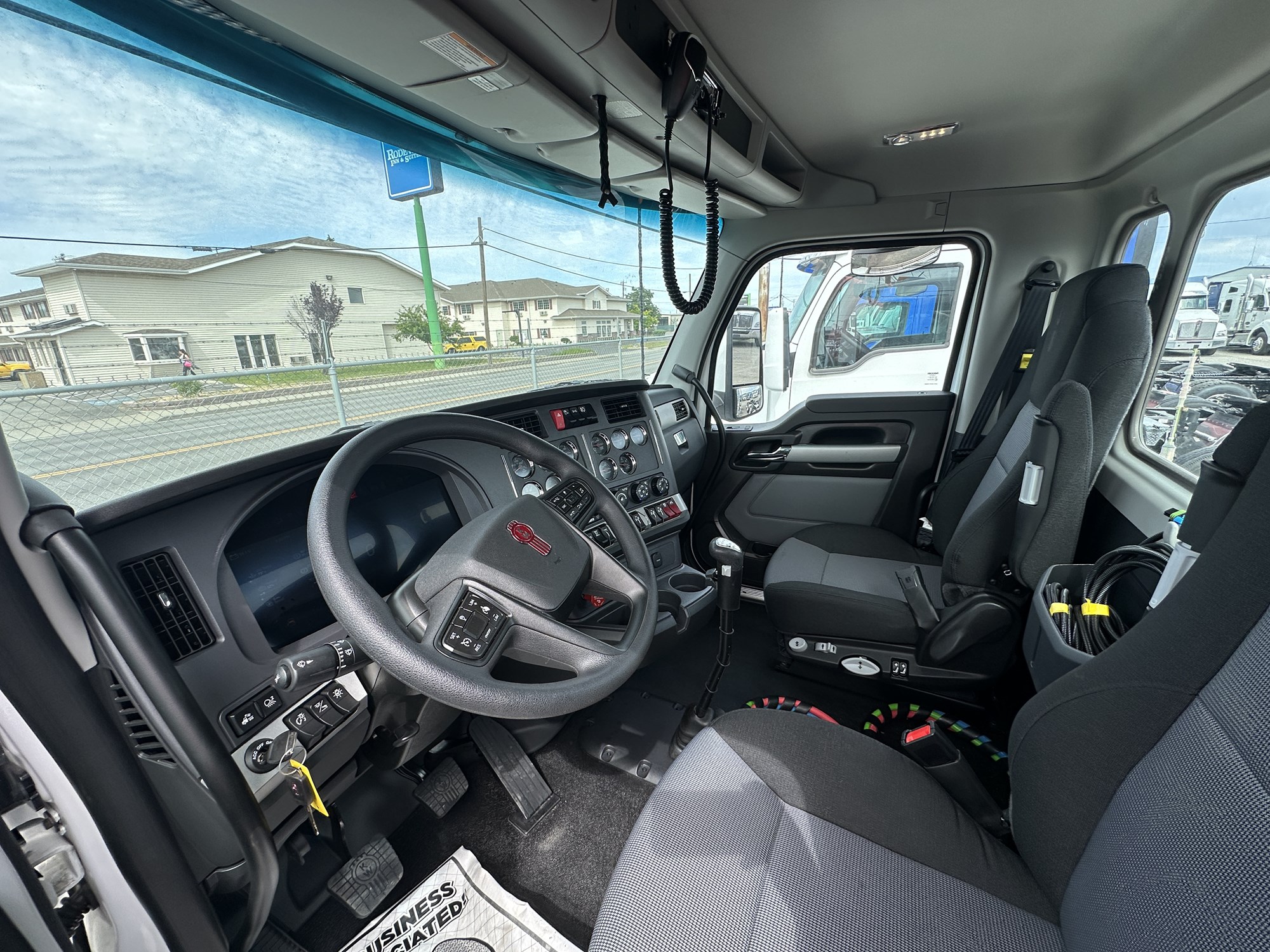 2025 Kenworth T880 2025 Kenworth T880 - image 4 of 6