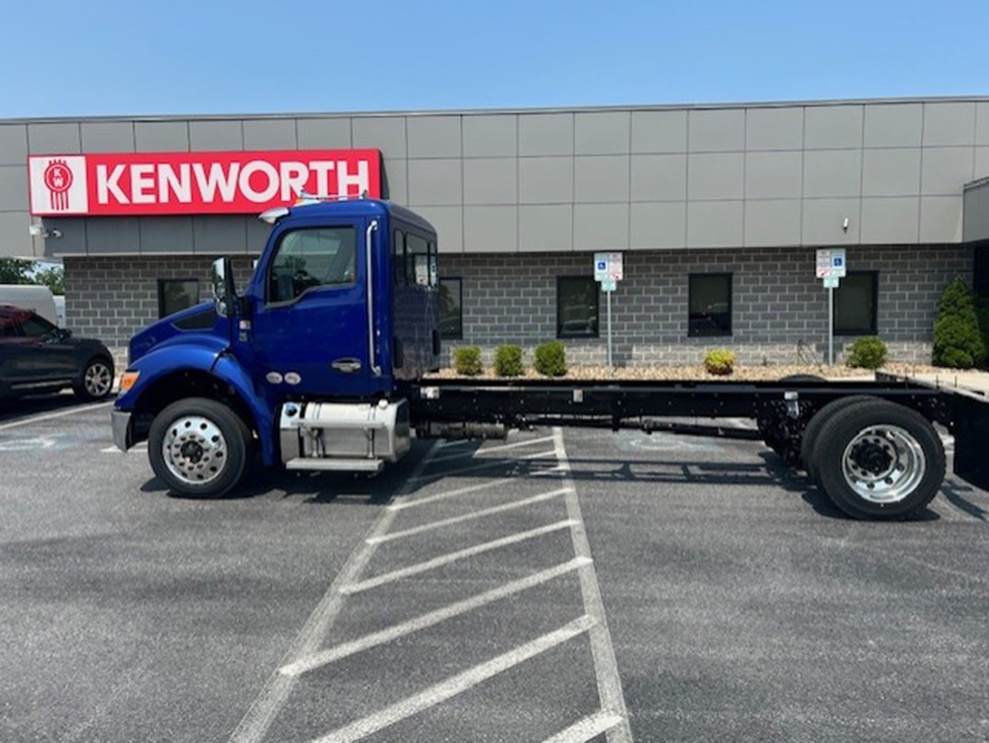 2025 Kenworth T280 - image 1 of 6