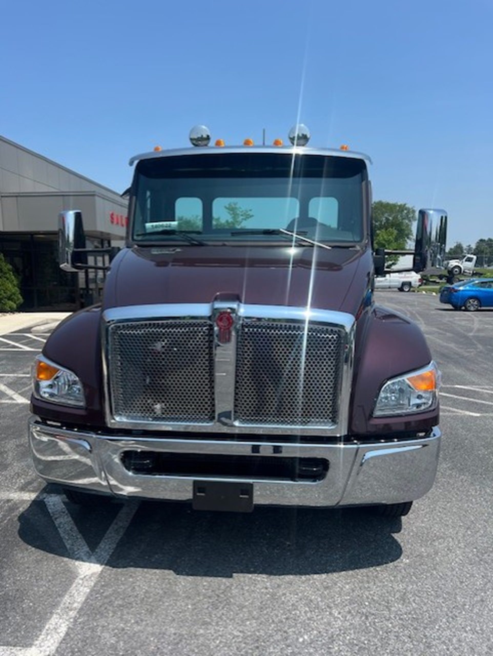 2025 Kenworth T280 - image 3 of 6