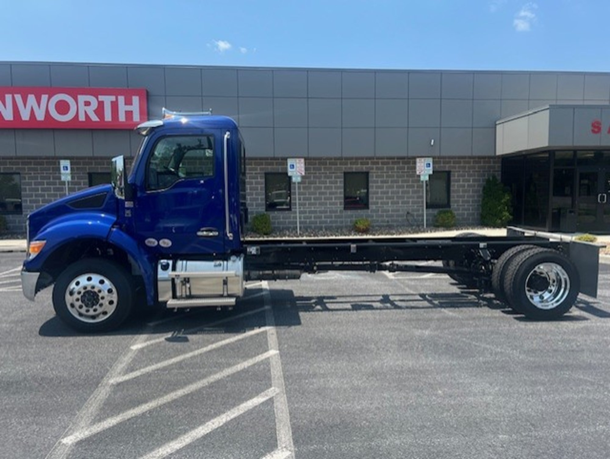 2025 Kenworth T280 - image 1 of 6
