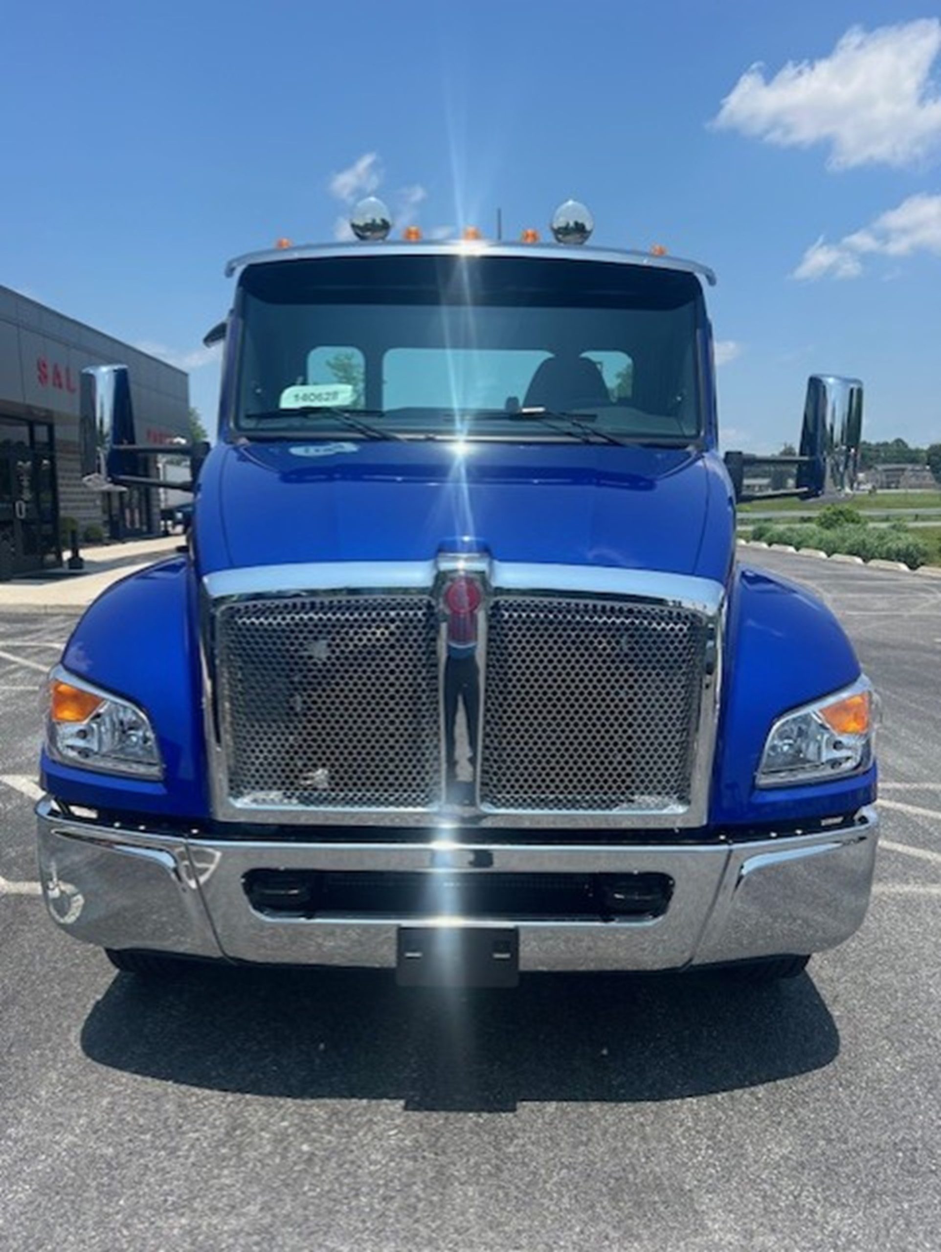 2025 Kenworth T280 - image 3 of 6