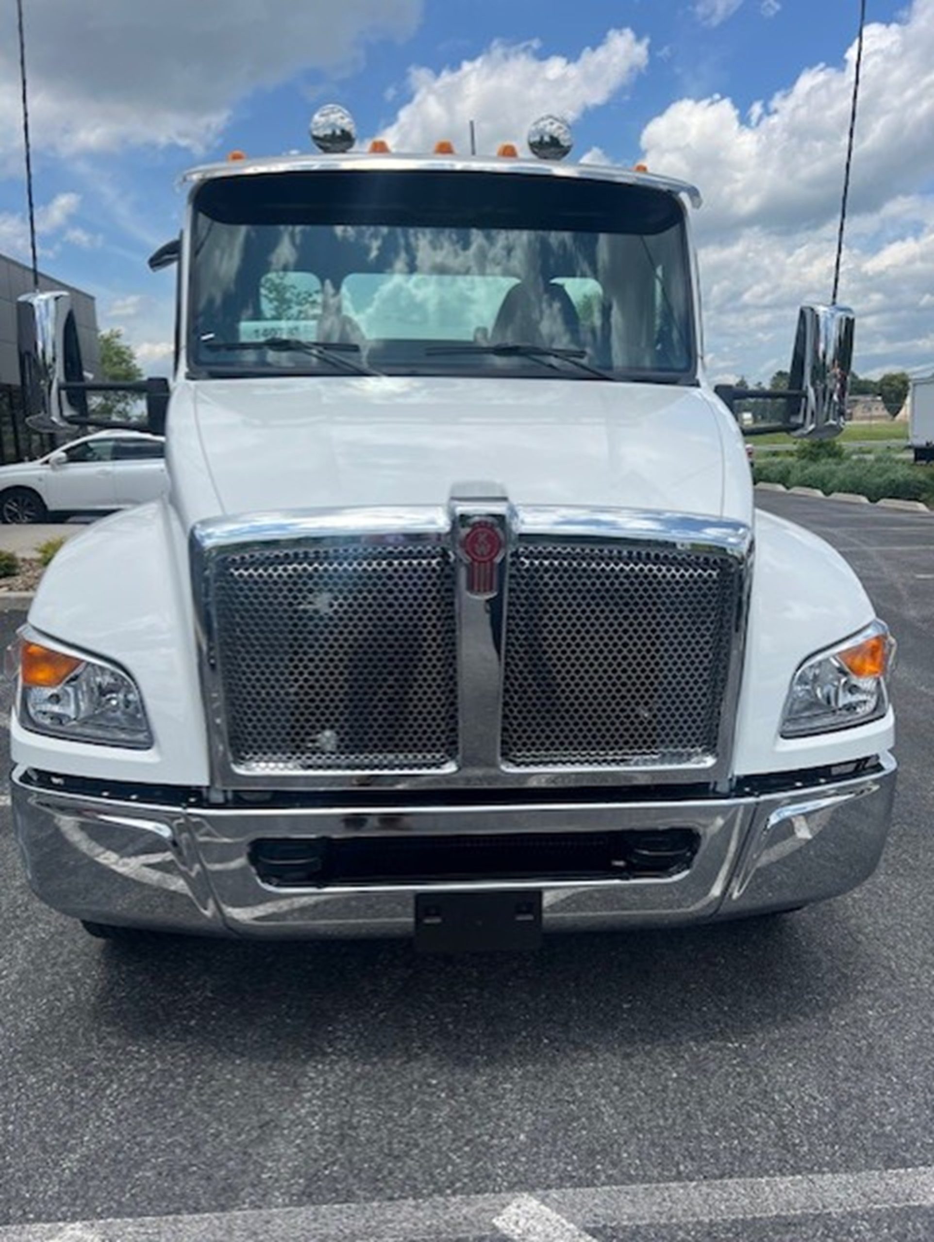 2025 Kenworth T380 - image 2 of 6