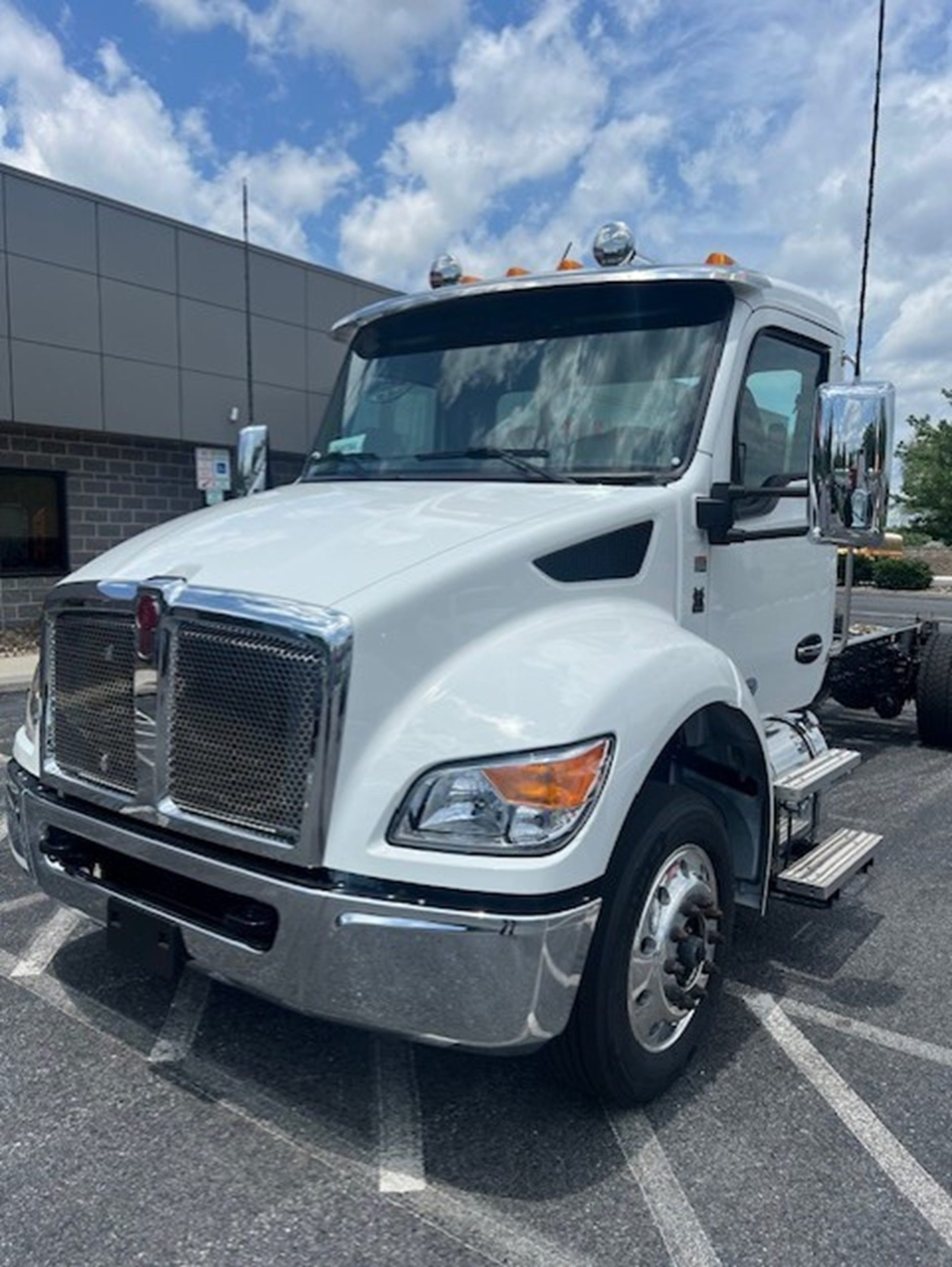 2025 Kenworth T380 - image 1 of 6