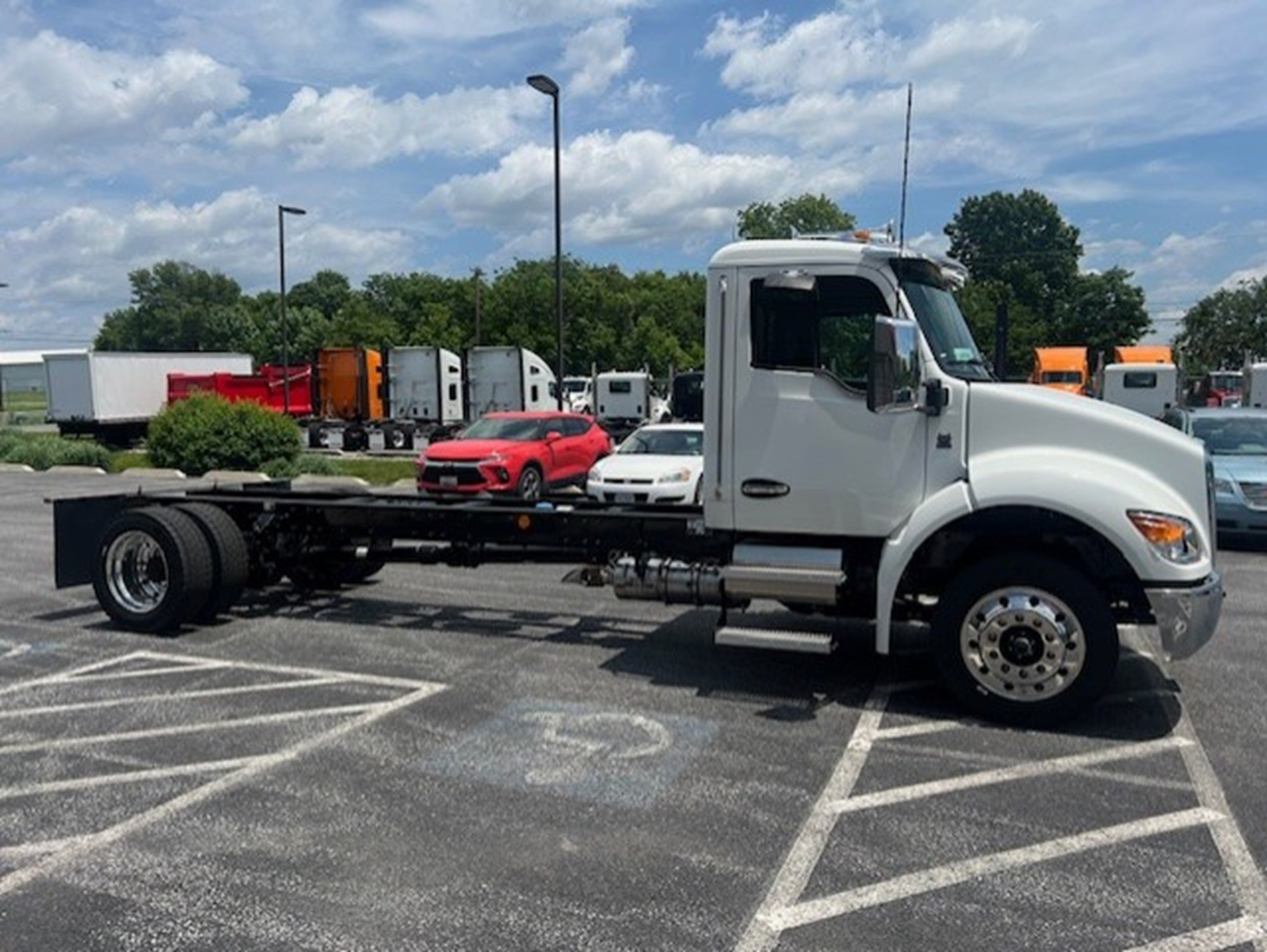 2025 Kenworth T380 - image 4 of 6