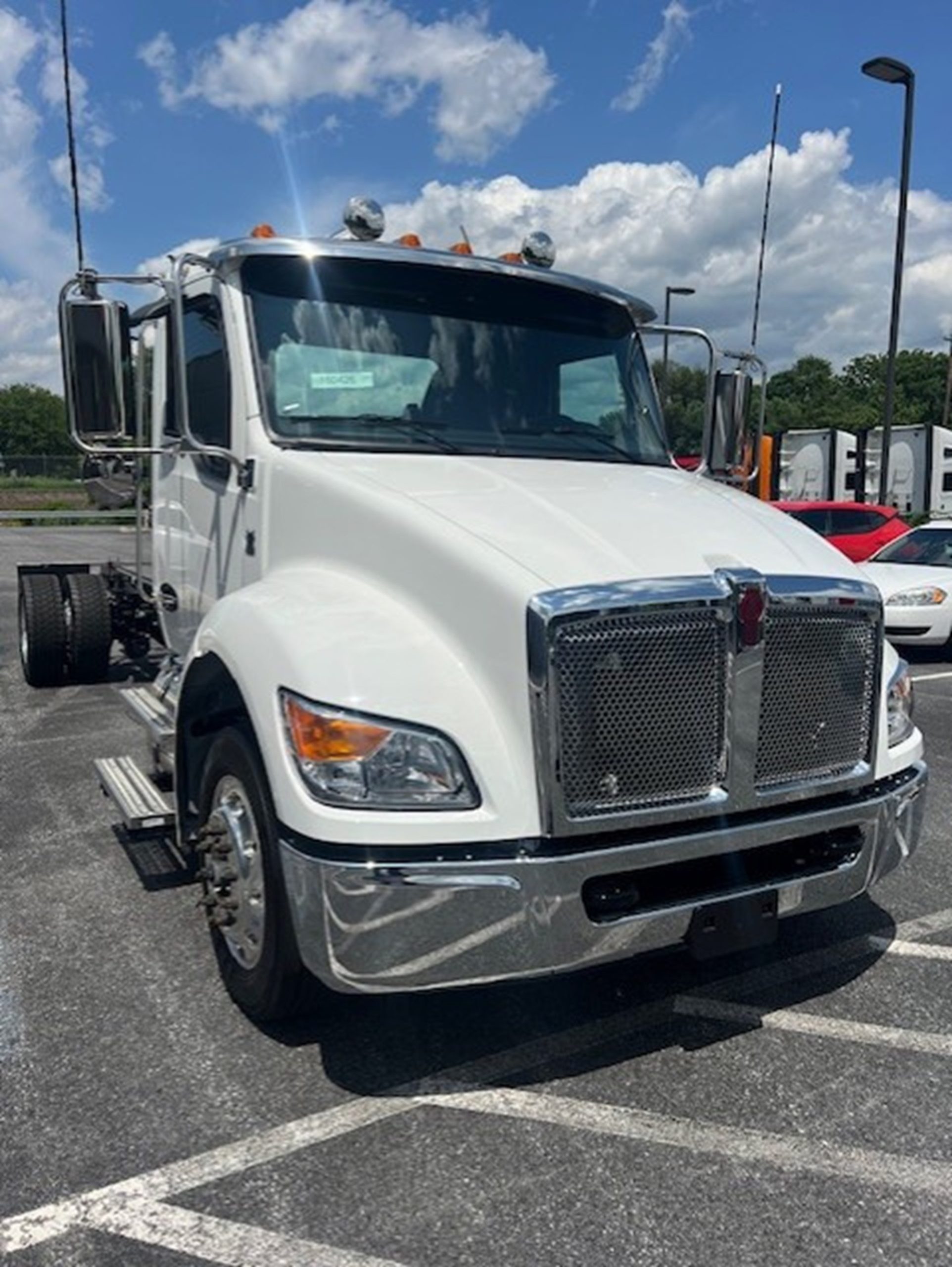 2025 Kenworth T380 - image 3 of 6