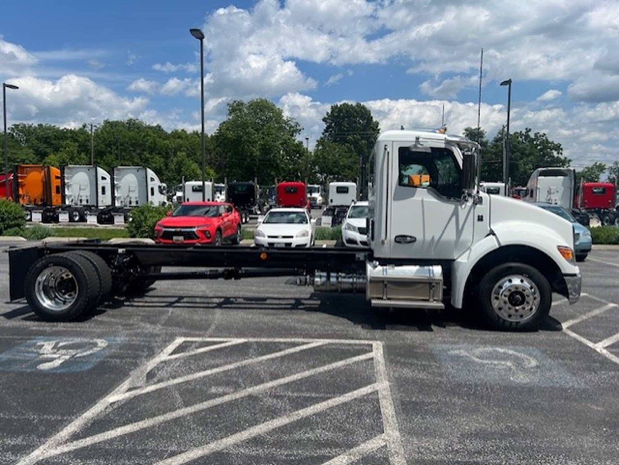 2025 Kenworth T380 - image 4 of 6