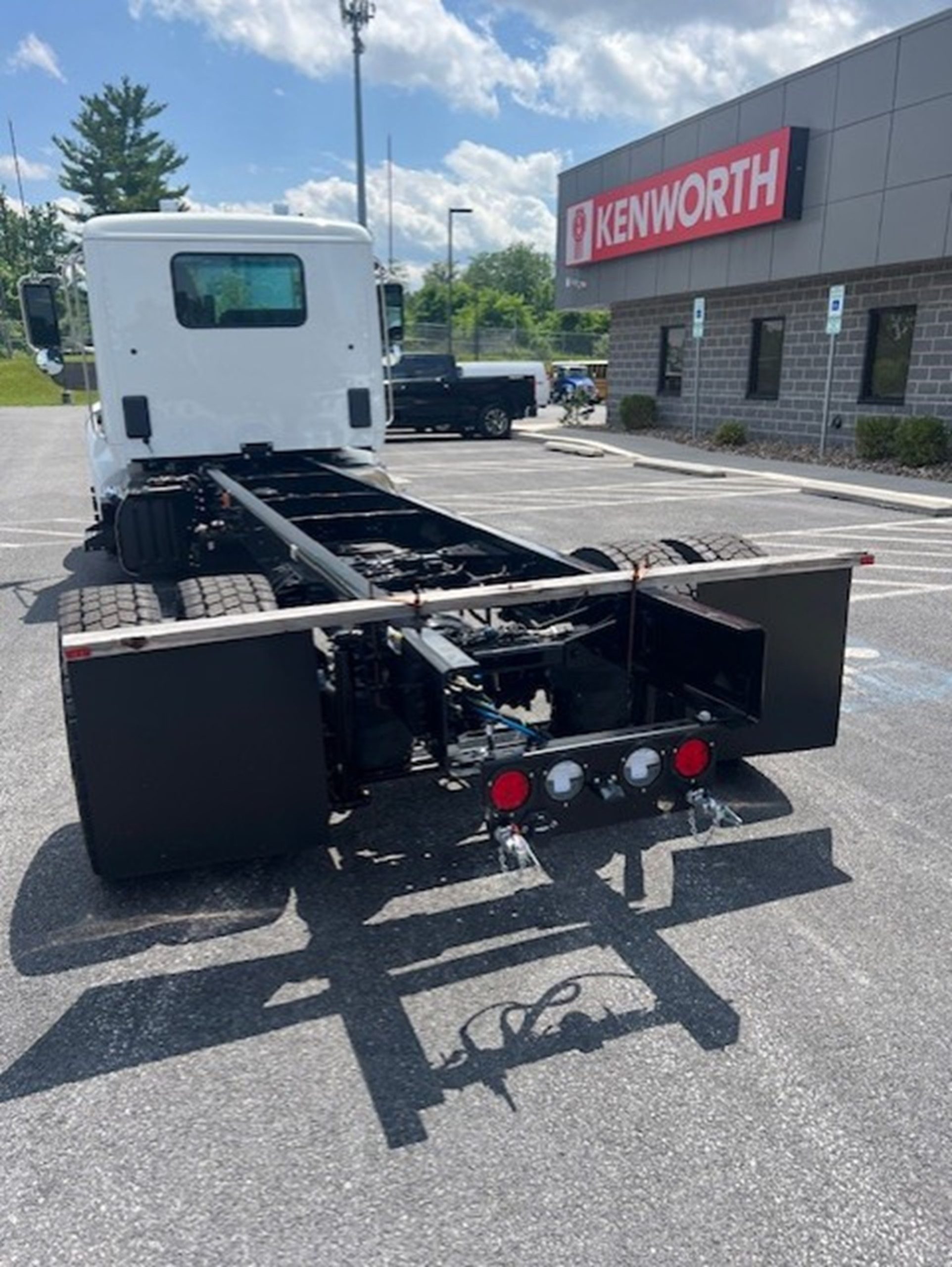 2025 Kenworth T380 - image 6 of 6