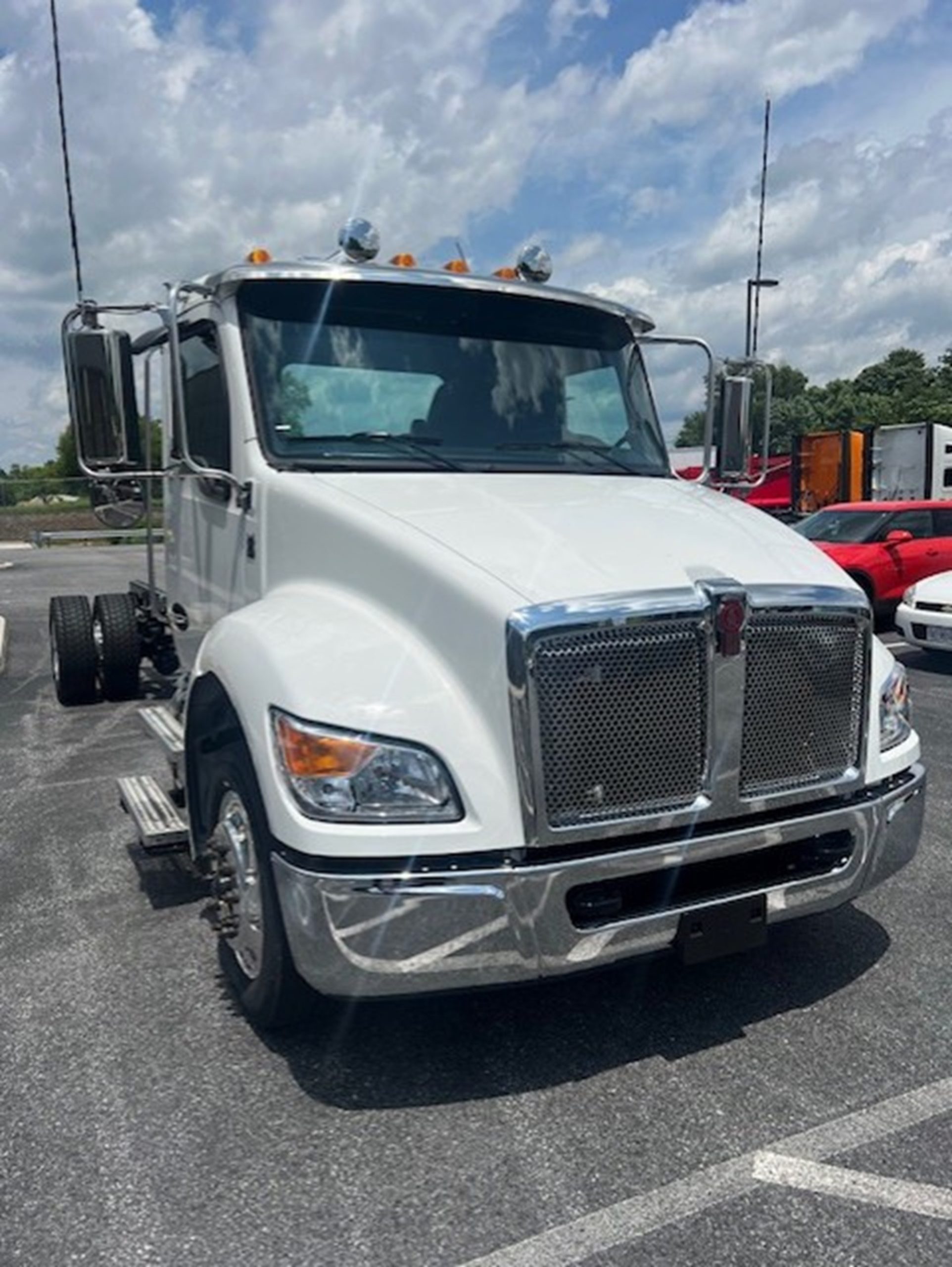 2025 Kenworth T380 - image 4 of 6