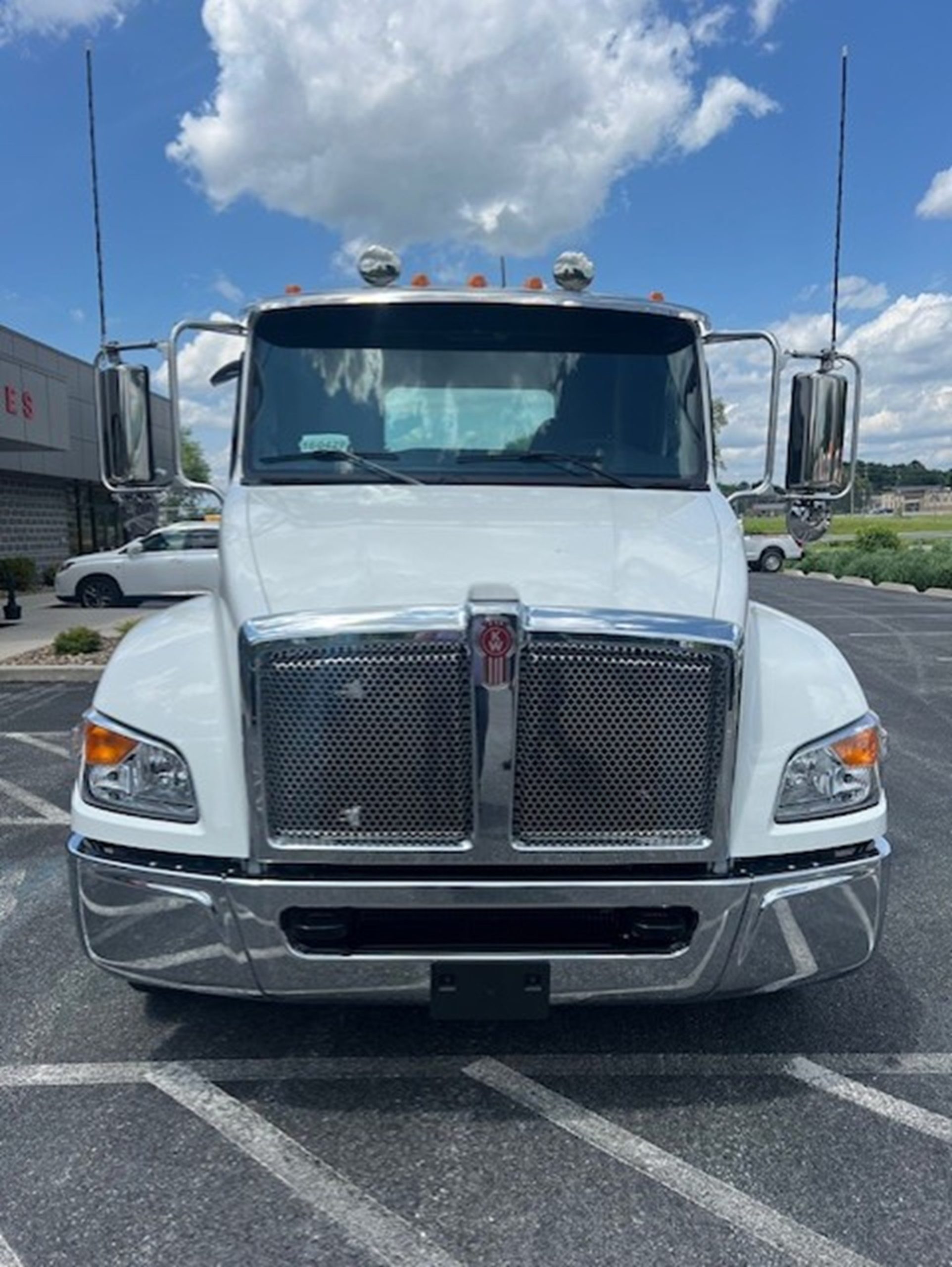 2025 Kenworth T380 - image 3 of 6