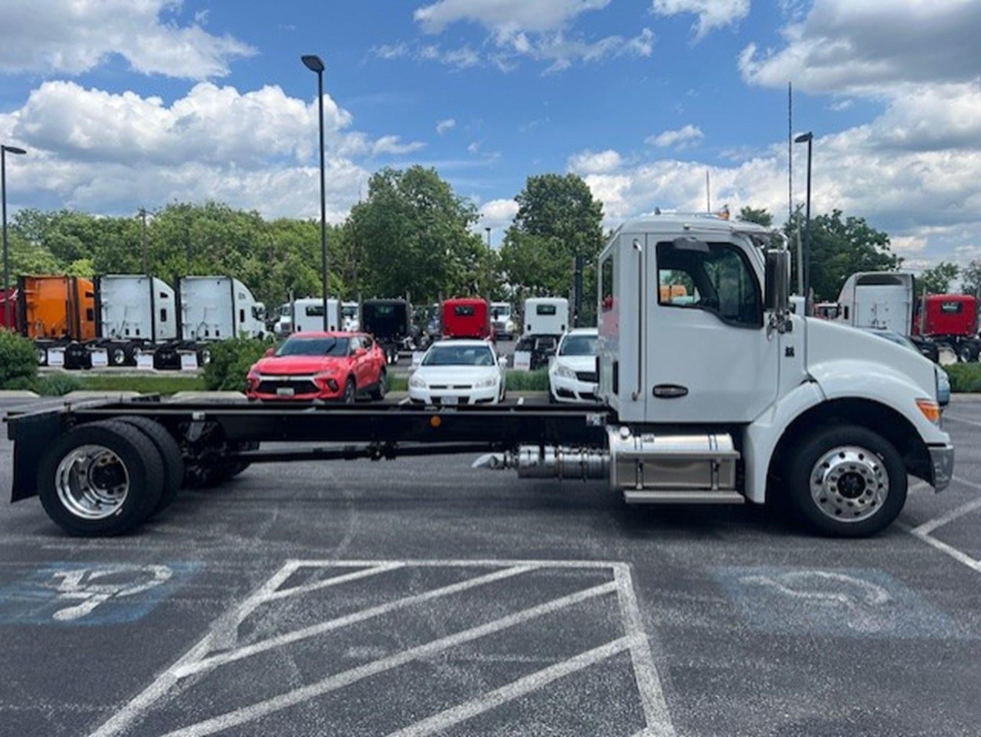 2025 Kenworth T380 - image 5 of 6