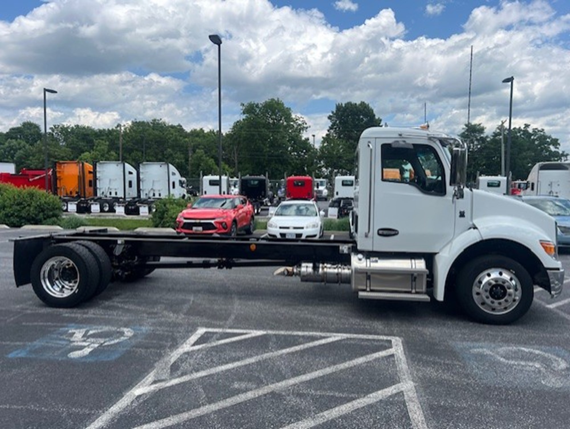 2025 Kenworth T380 - image 1 of 6