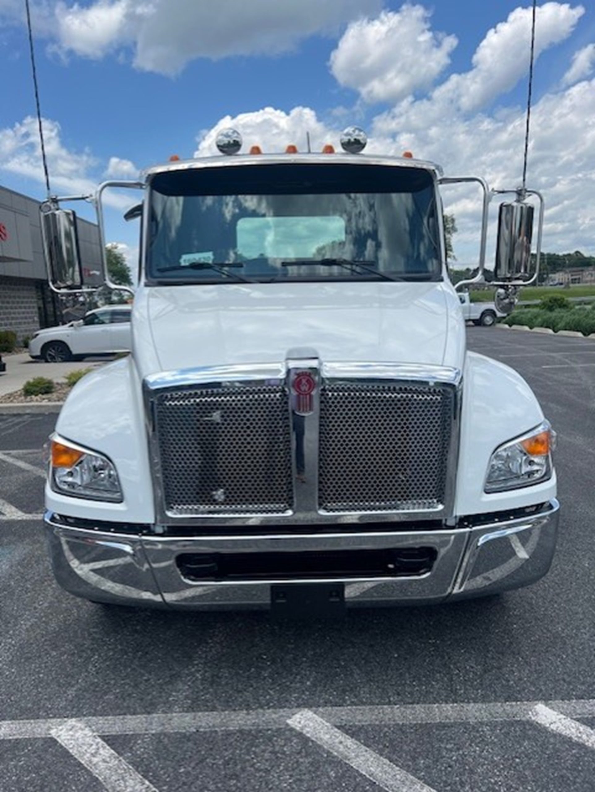2025 Kenworth T380 - image 2 of 6