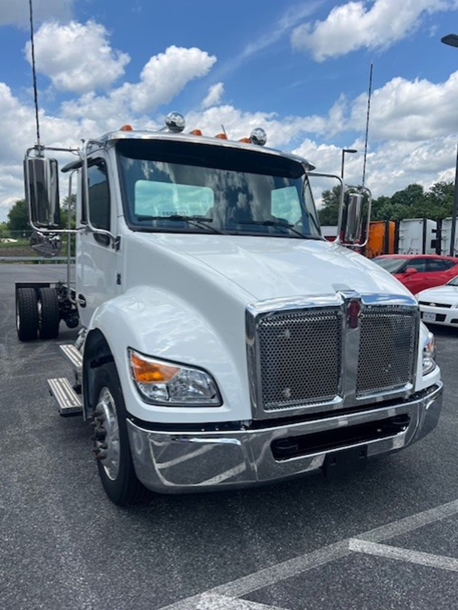 2025 Kenworth T380 - image 3 of 6