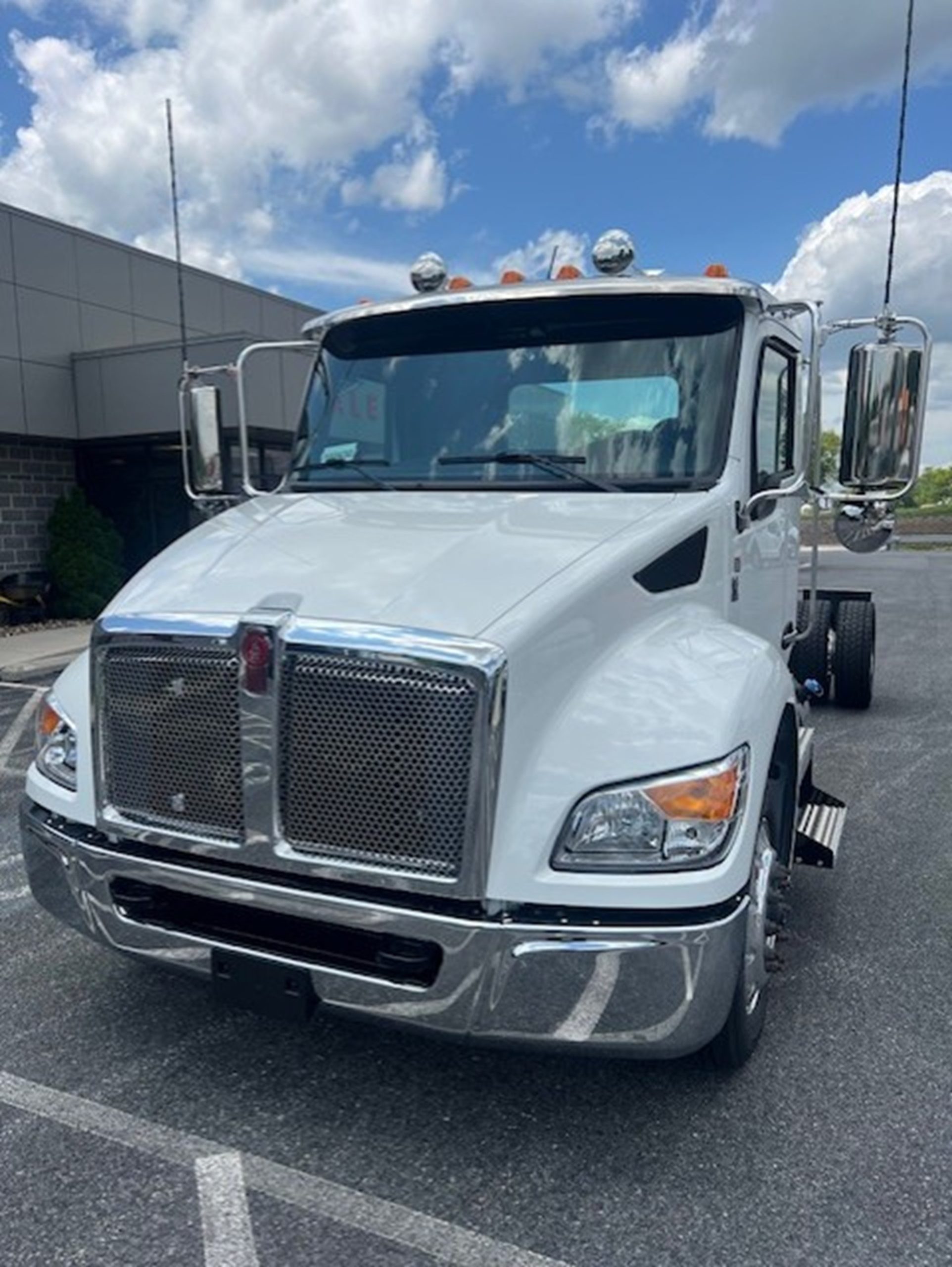 2025 Kenworth T380 - image 4 of 6