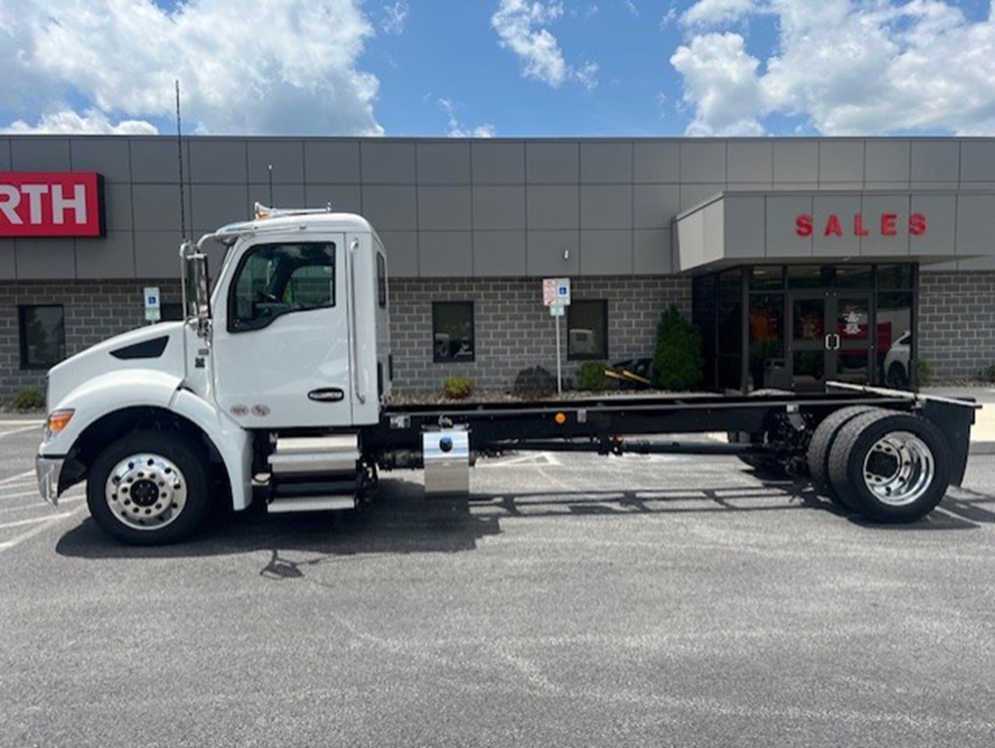 2025 Kenworth T380 - image 5 of 6