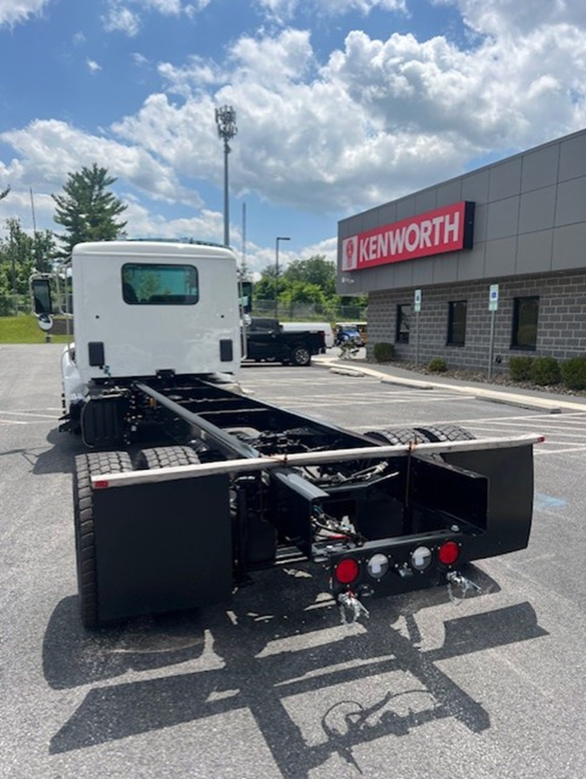 2025 Kenworth T380 - image 6 of 6
