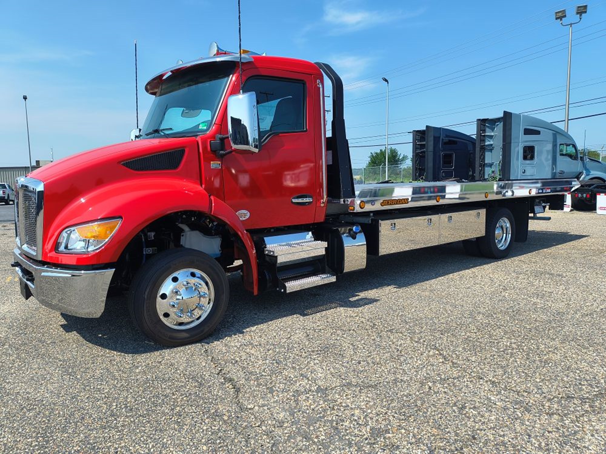 2025 Kenworth T280 - image 1 of 6