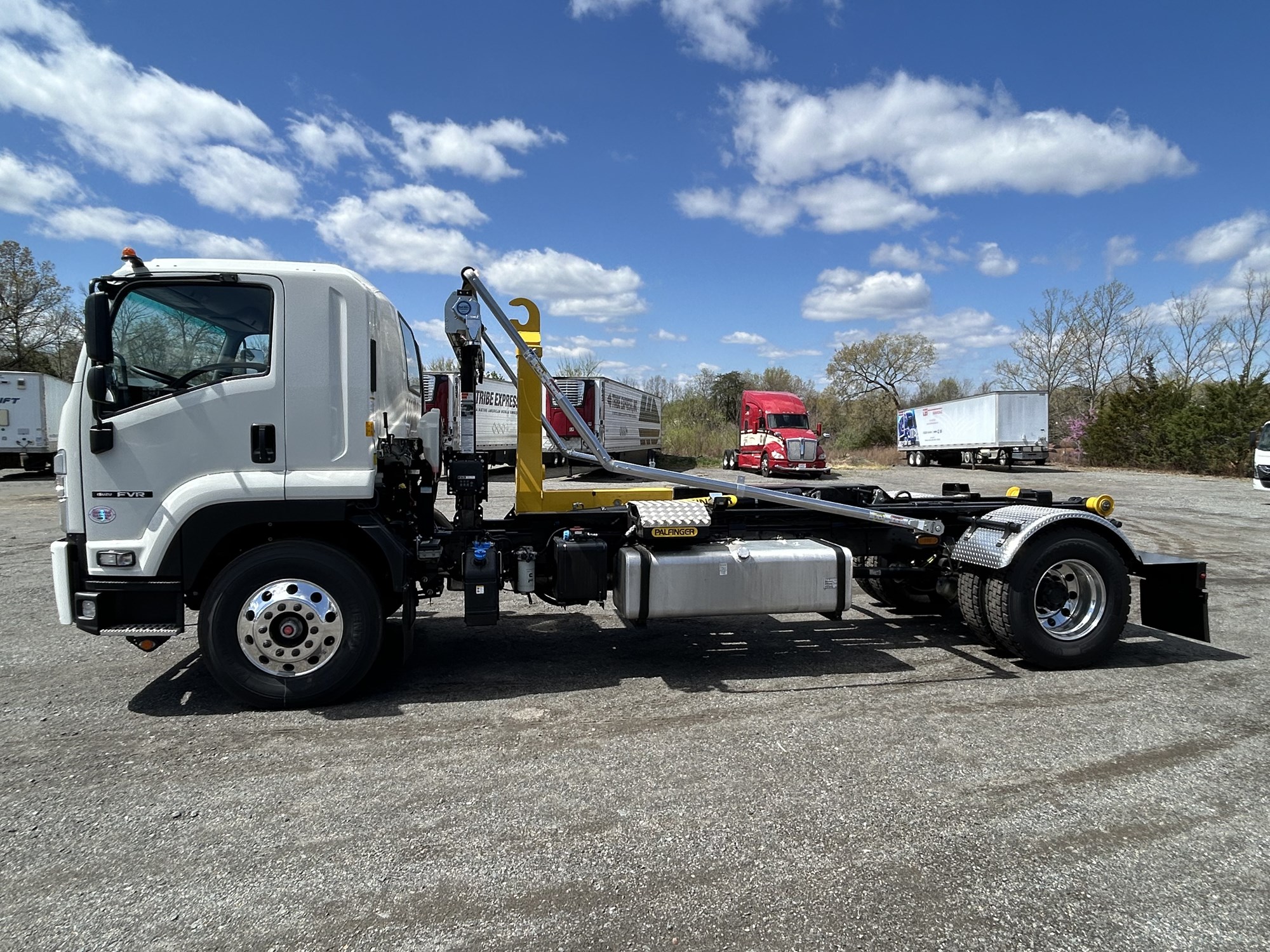 2025 Isuzu FVR MW3 - image 2 of 6