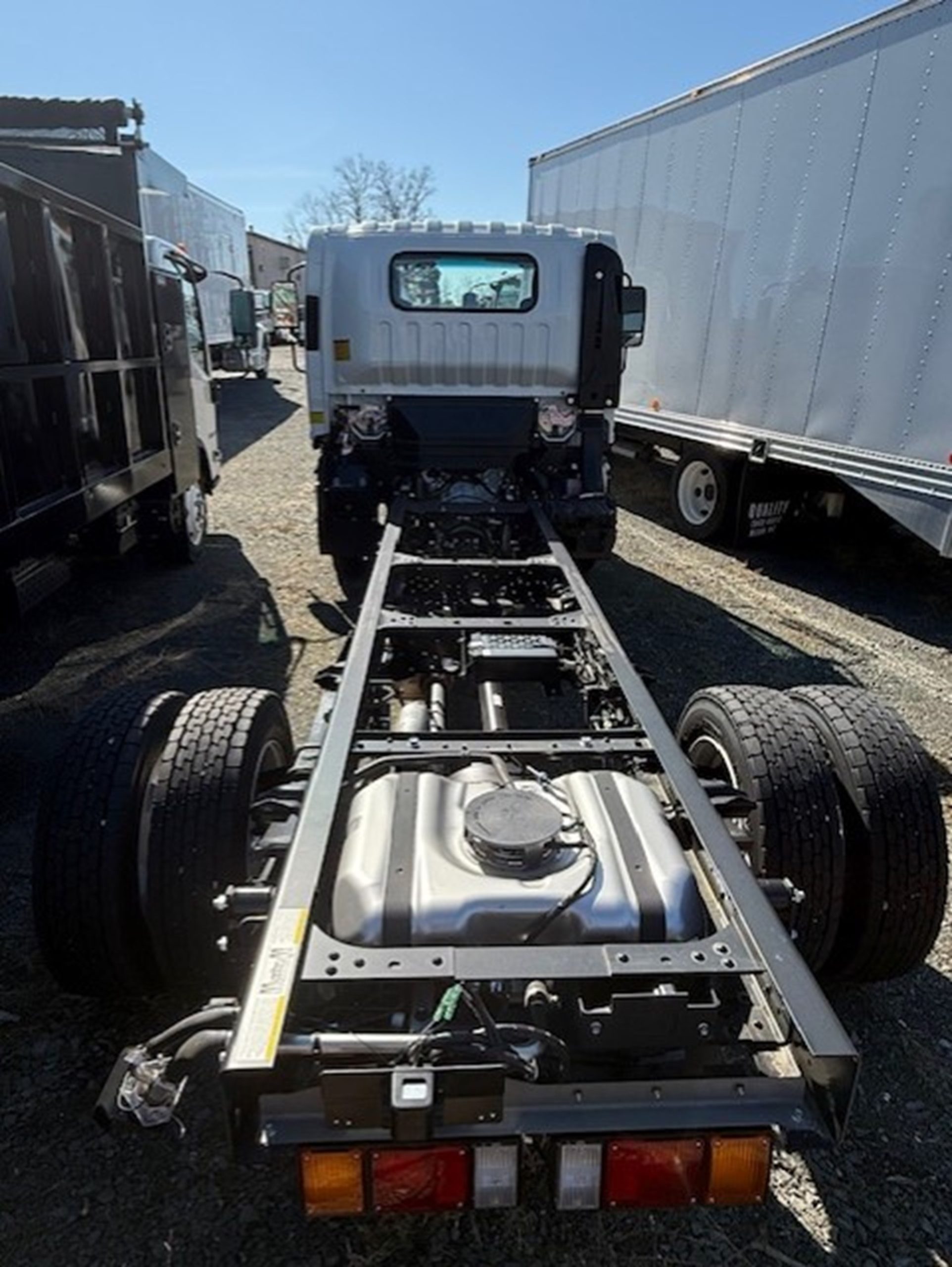 2025 Isuzu NRR GAS 1U3 - image 3 of 3