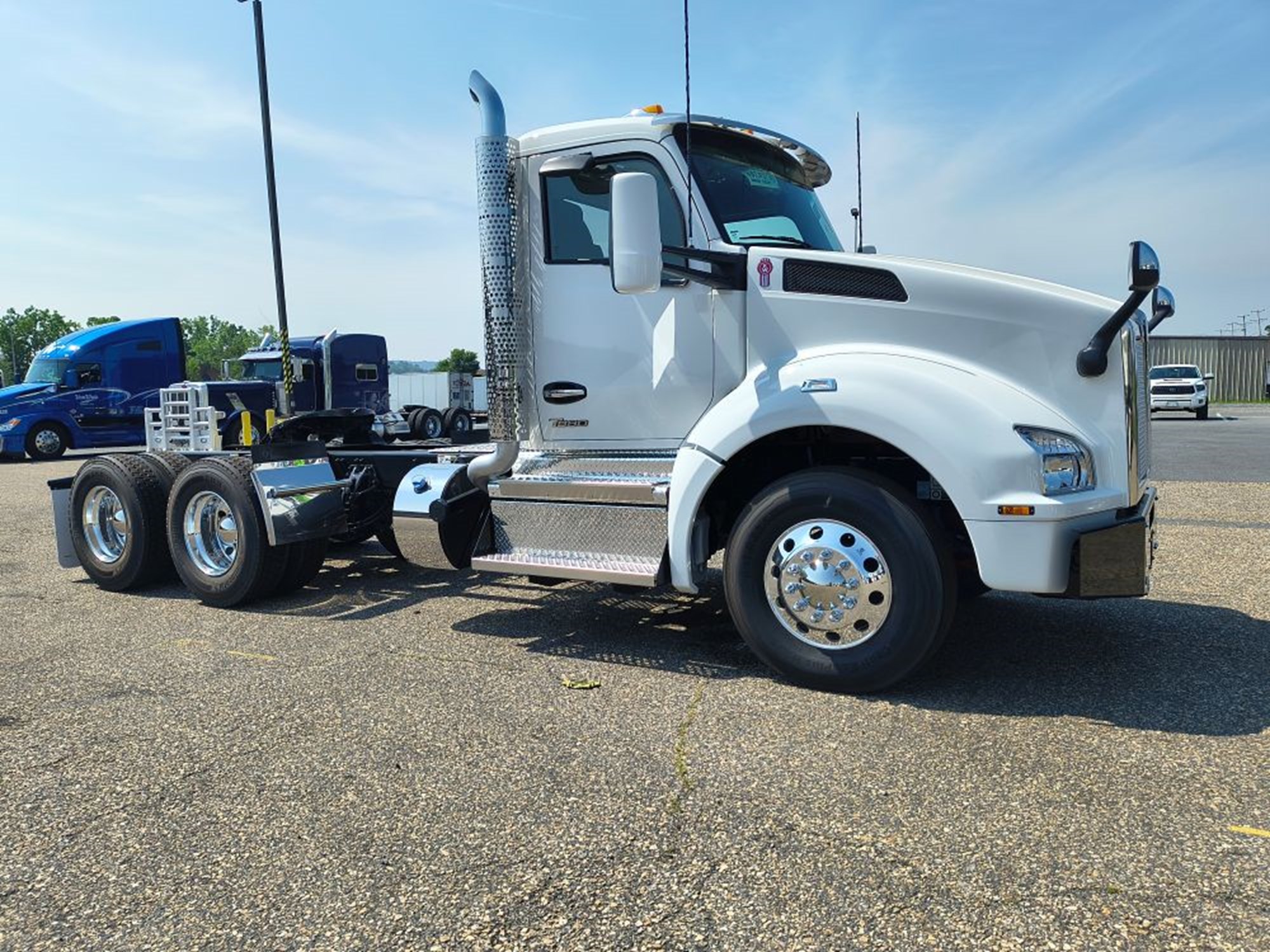 2026 Kenworth T880 - image 1 of 6