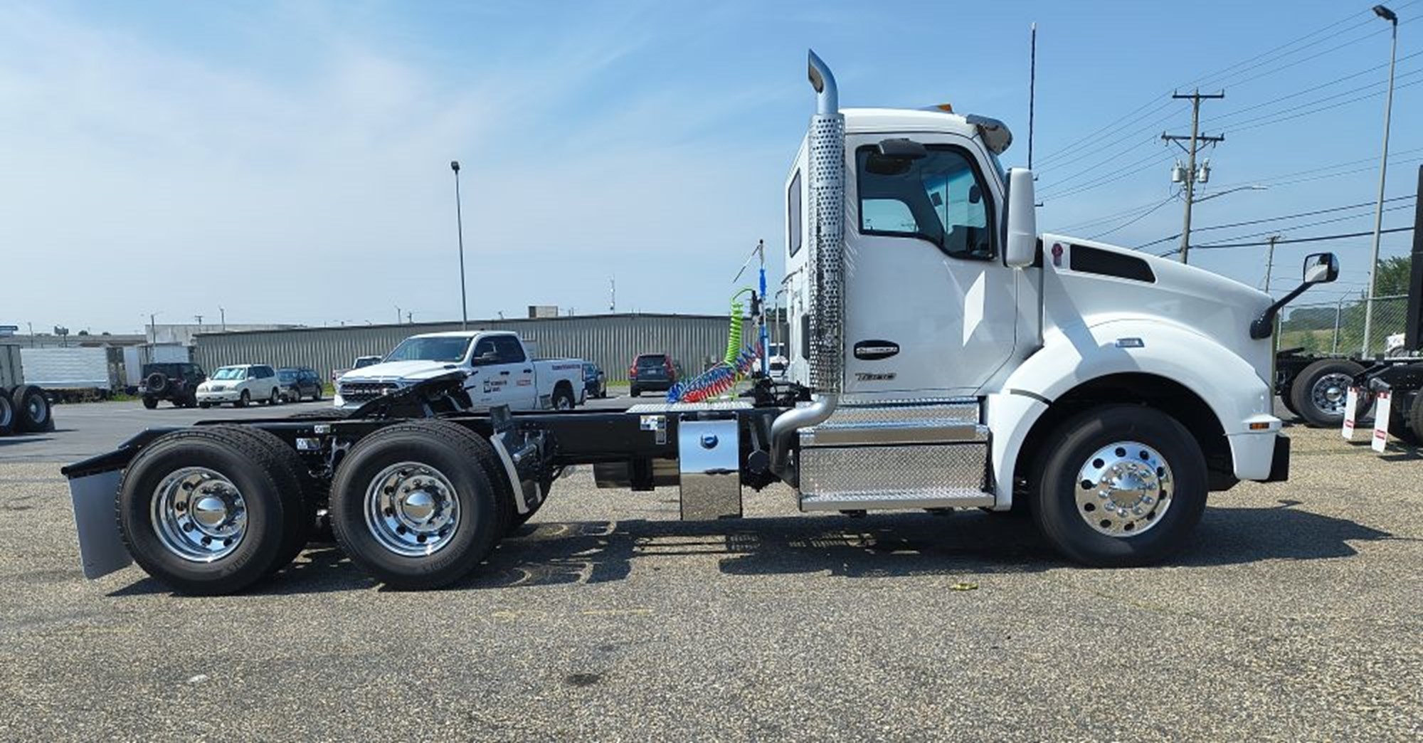 2026 Kenworth T880 - image 2 of 6