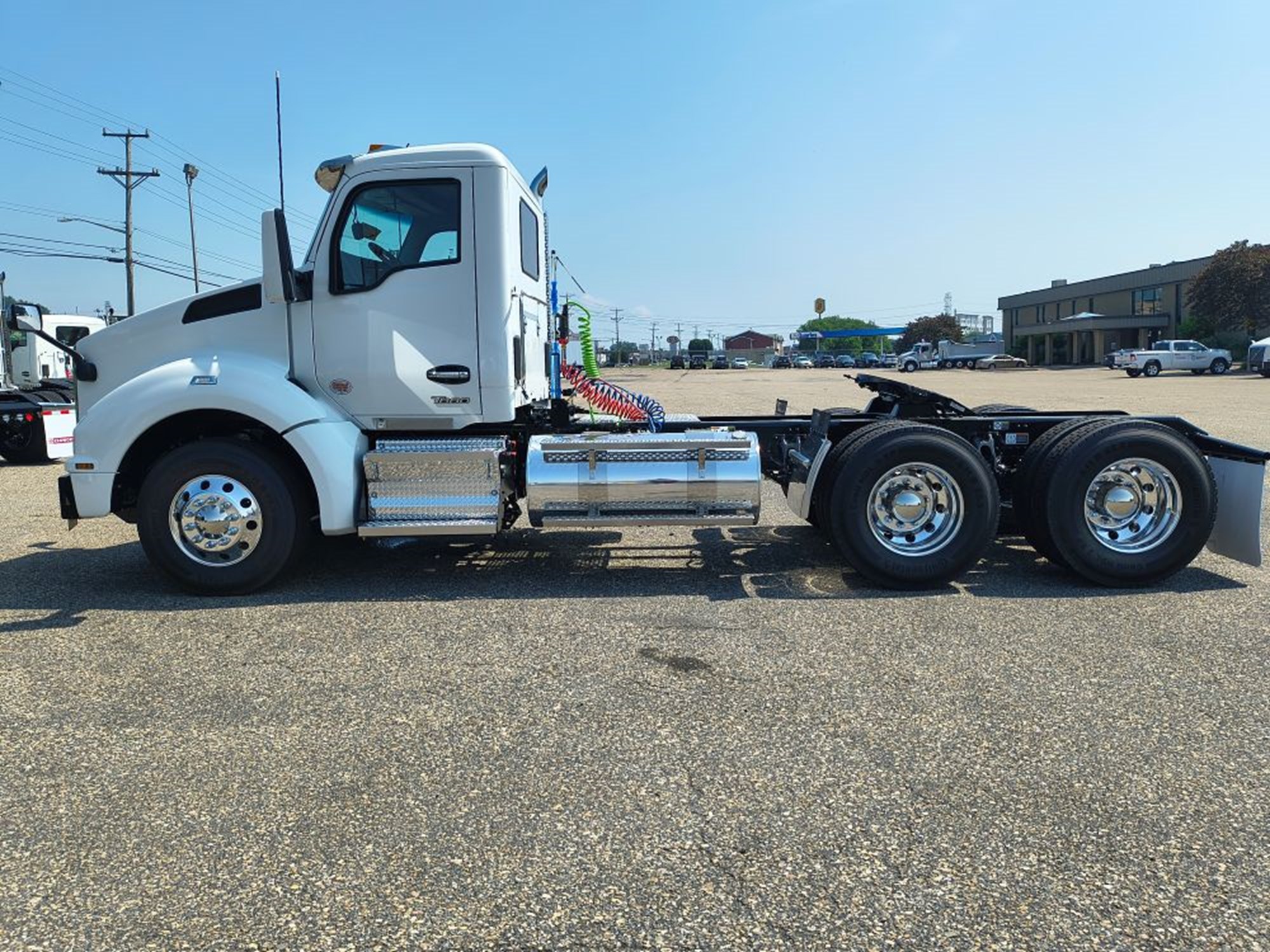 2026 Kenworth T880 - image 5 of 6