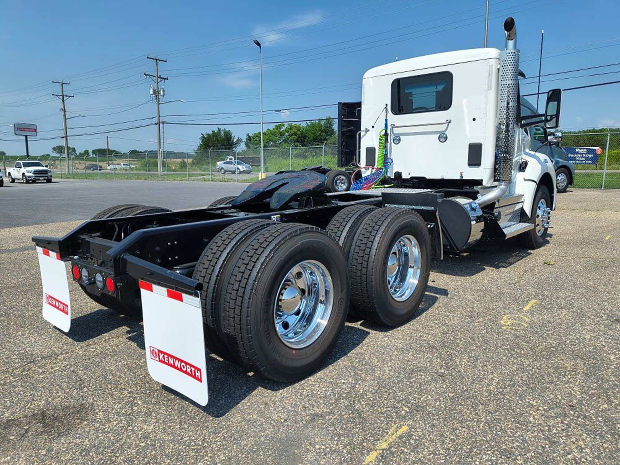 2026 Kenworth T880 - image 4 of 6