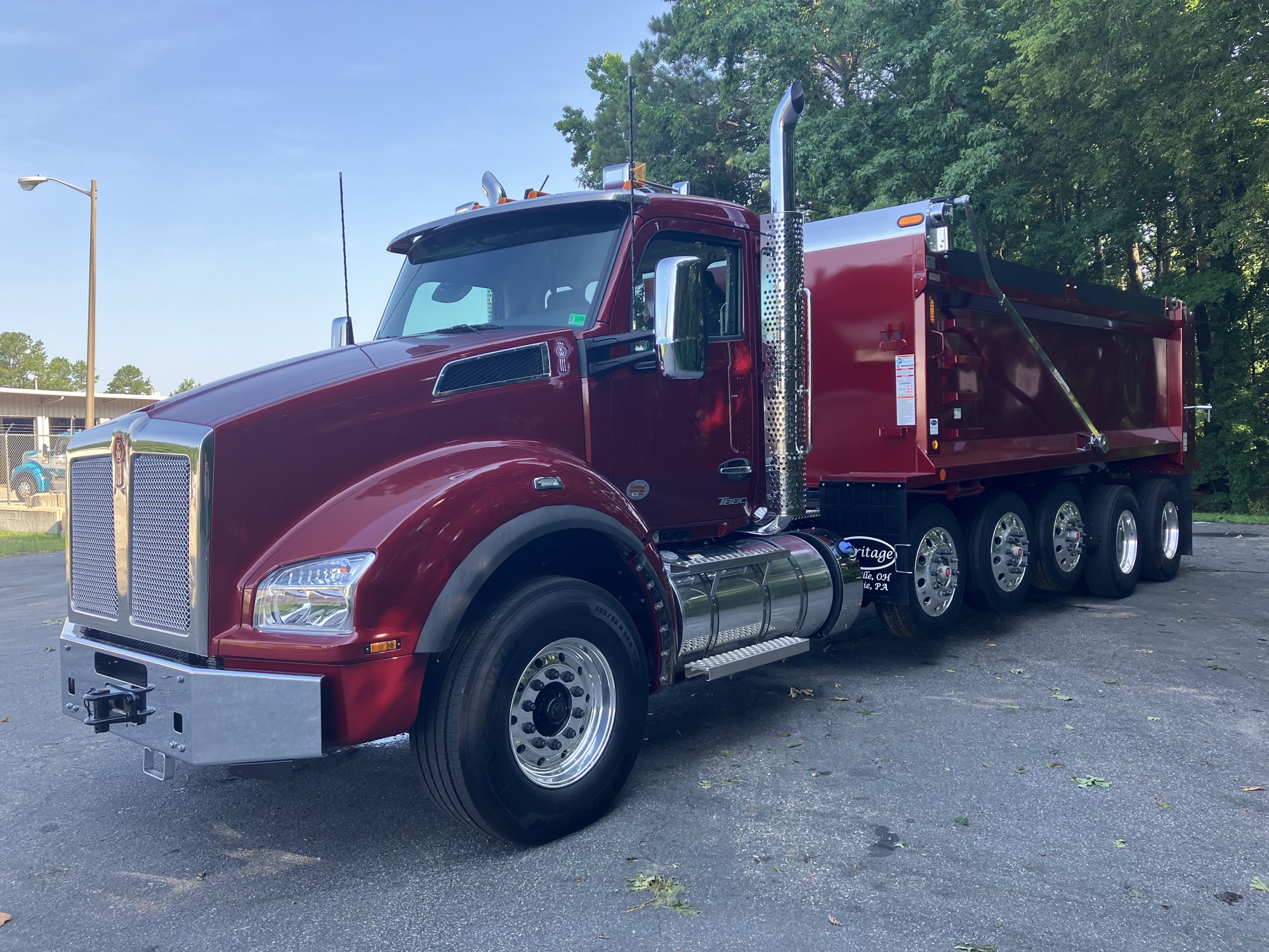 2026 Kenworth T880 - image 1 of 6