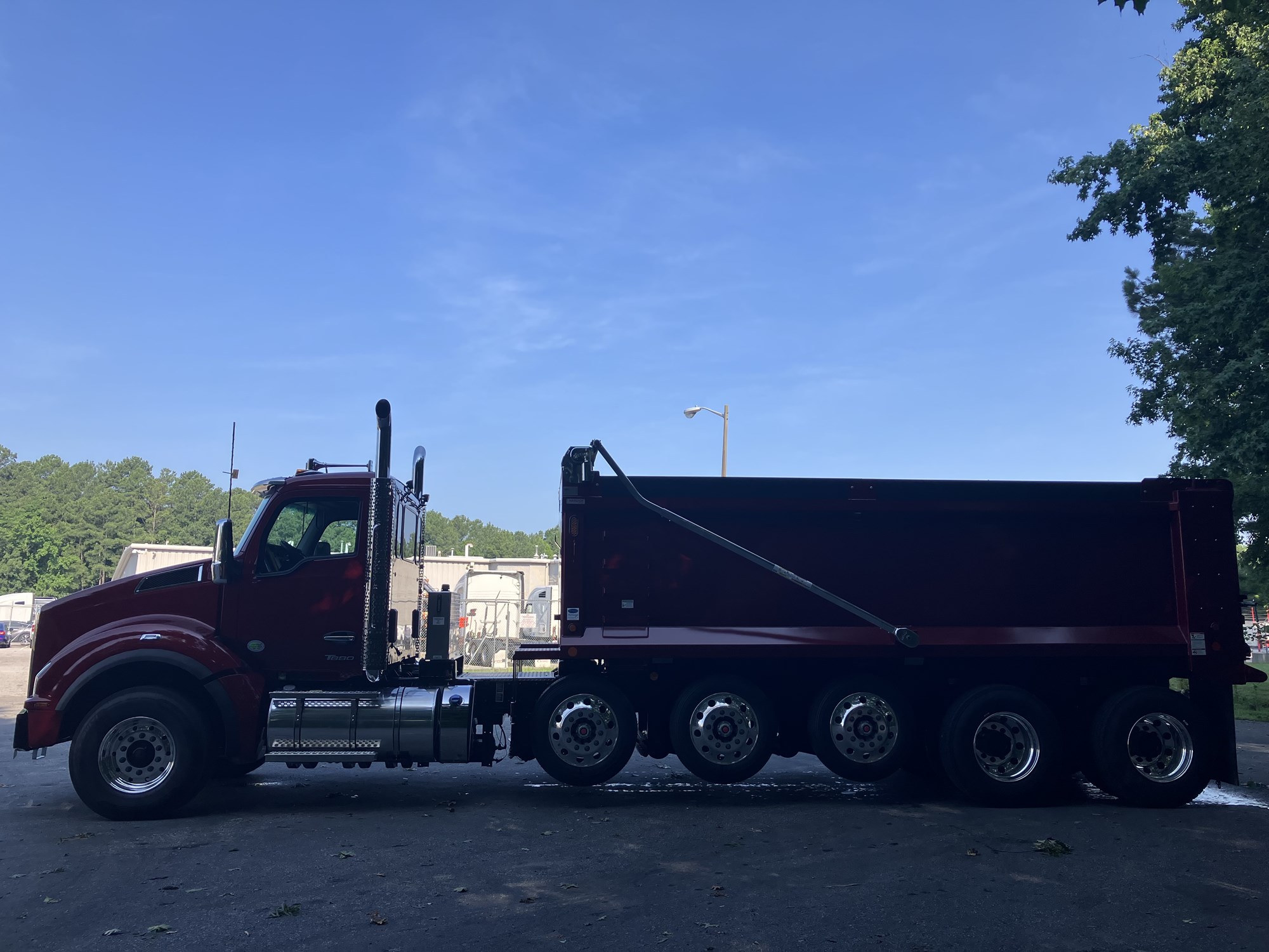2026 Kenworth T880 - image 3 of 6
