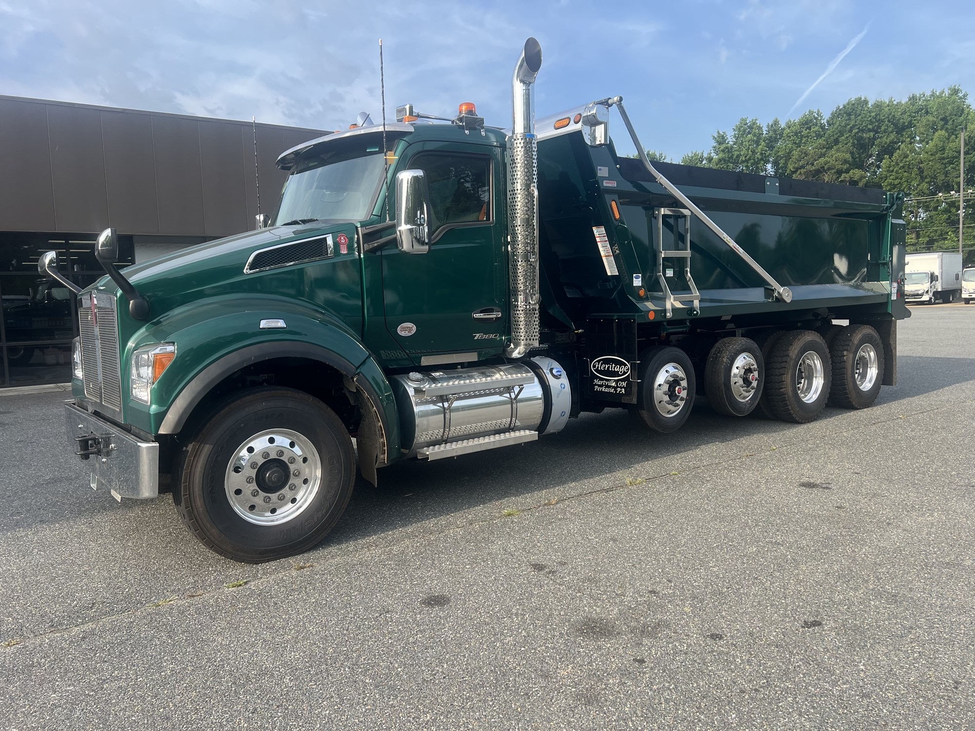 2026 Kenworth T880 - image 1 of 4