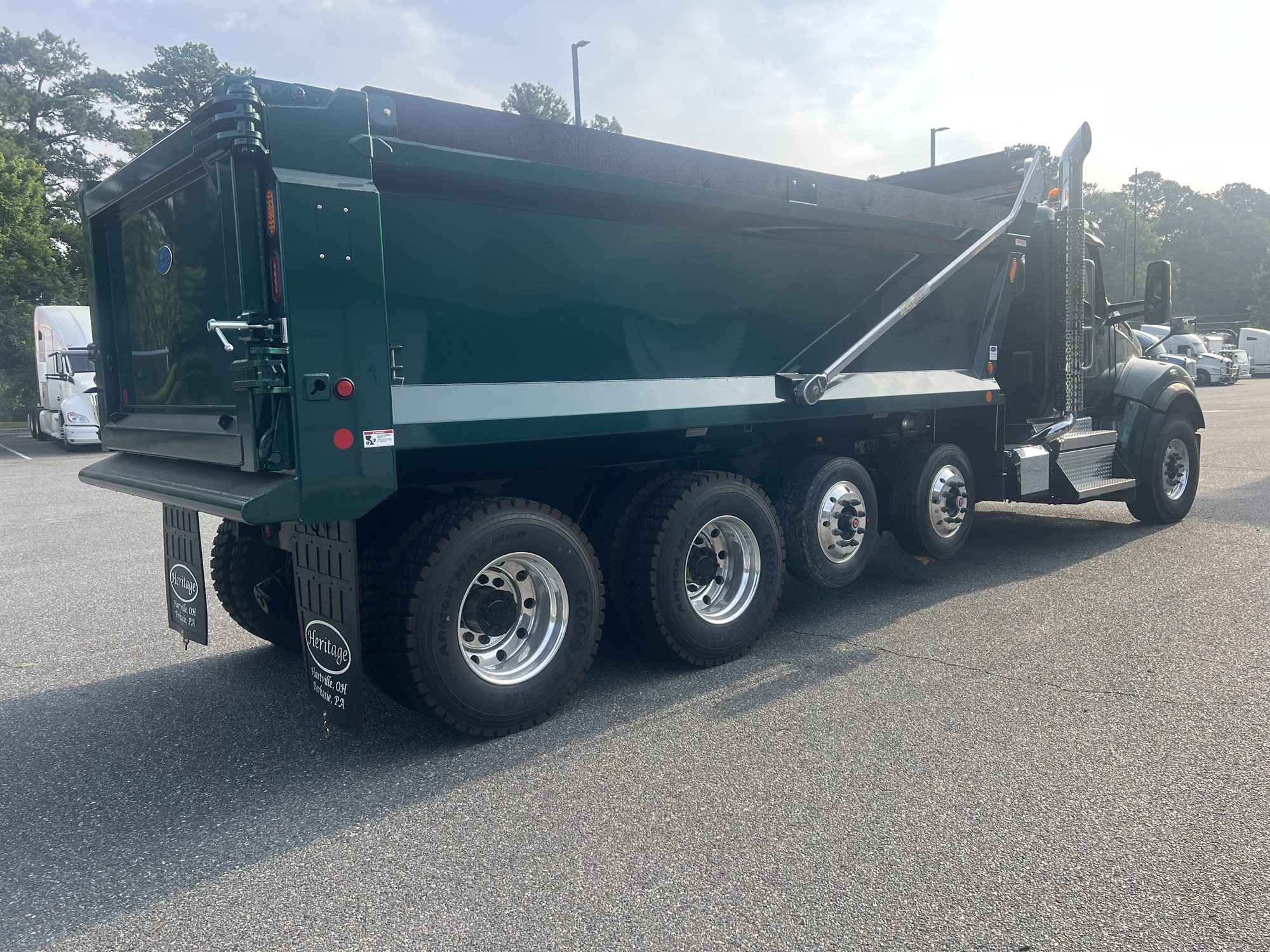 2026 Kenworth T880 - image 2 of 4