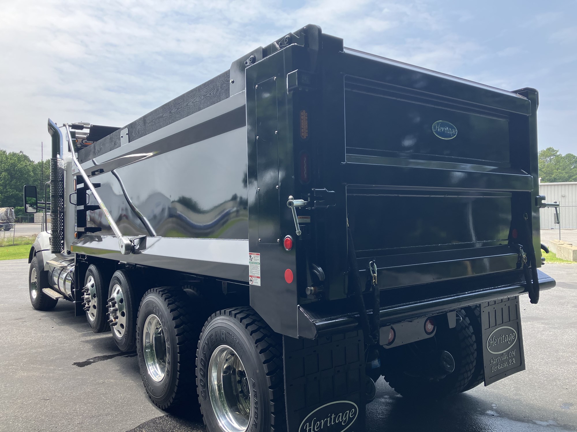 2026 Kenworth T880 - image 4 of 6