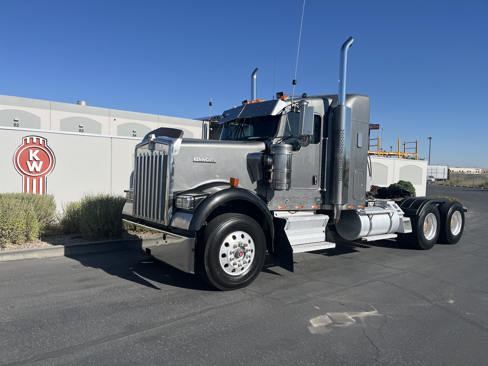 2006 Kenworth W900B - image 2 of 6